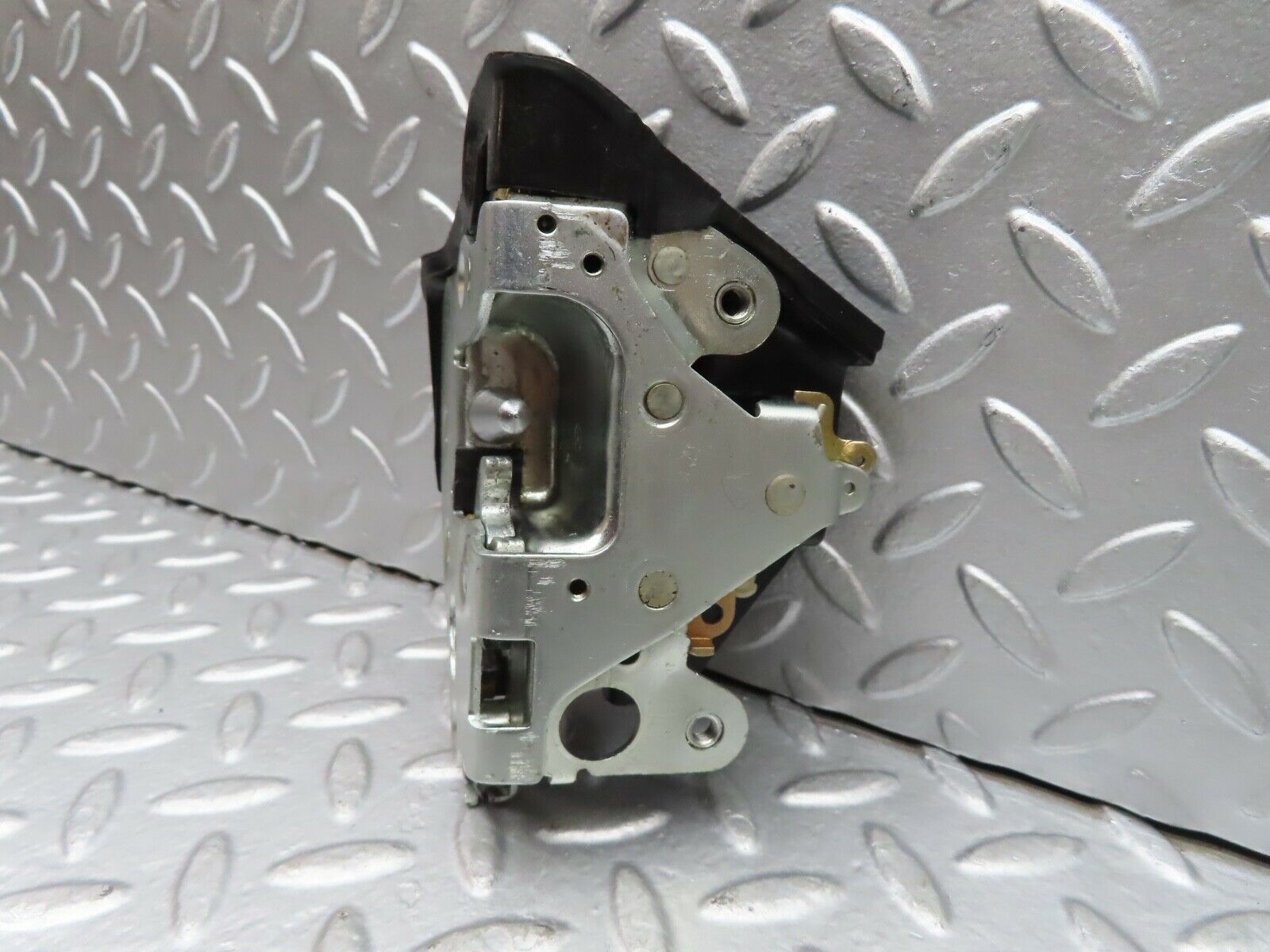 21057 Mercedes-Benz W123 230E Rear Left Door Lock Mechanism 1237330108