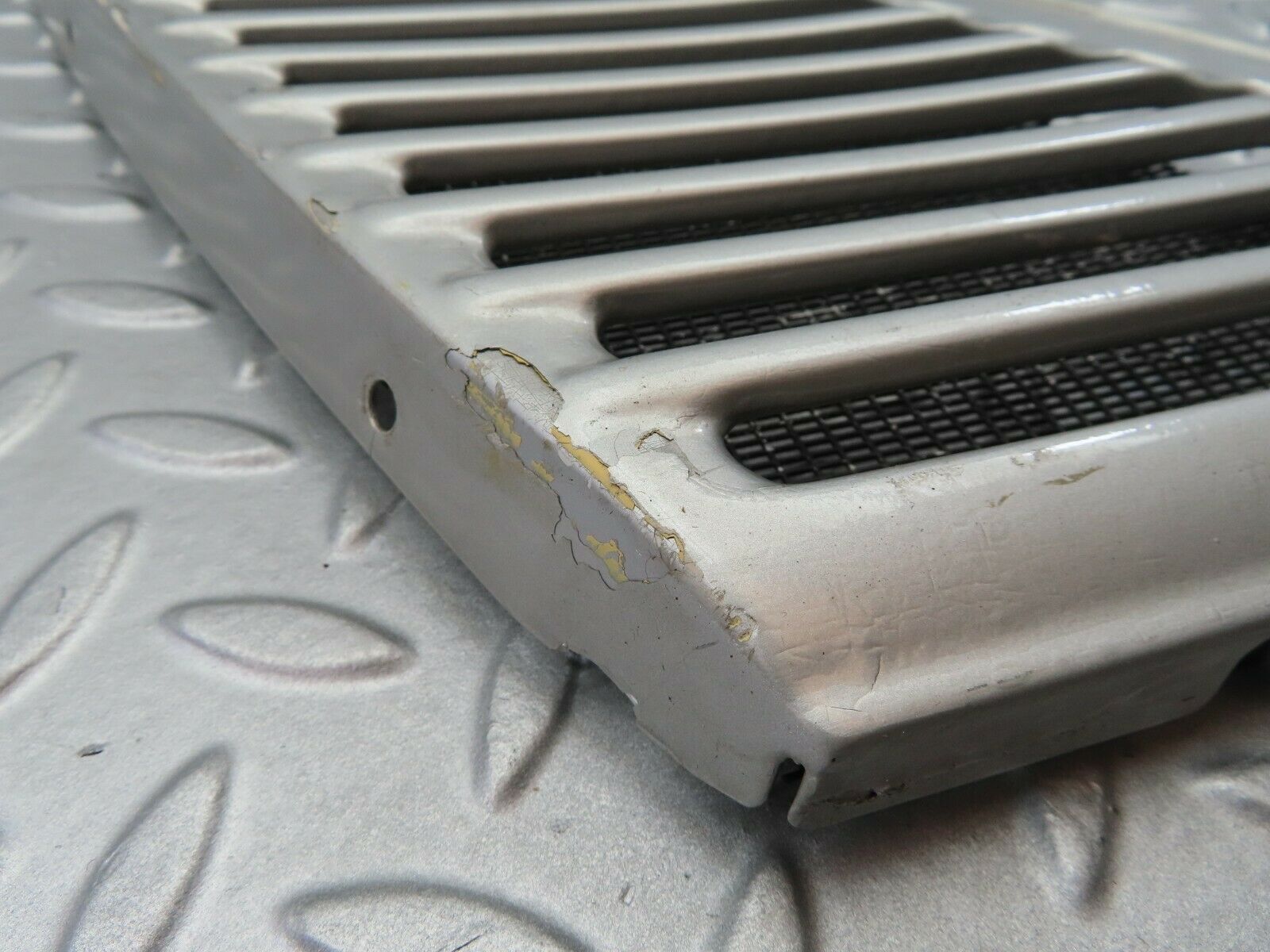 6886 Mercedes-Benz C107 350SLC Coupe Air Intake Grill Left Side