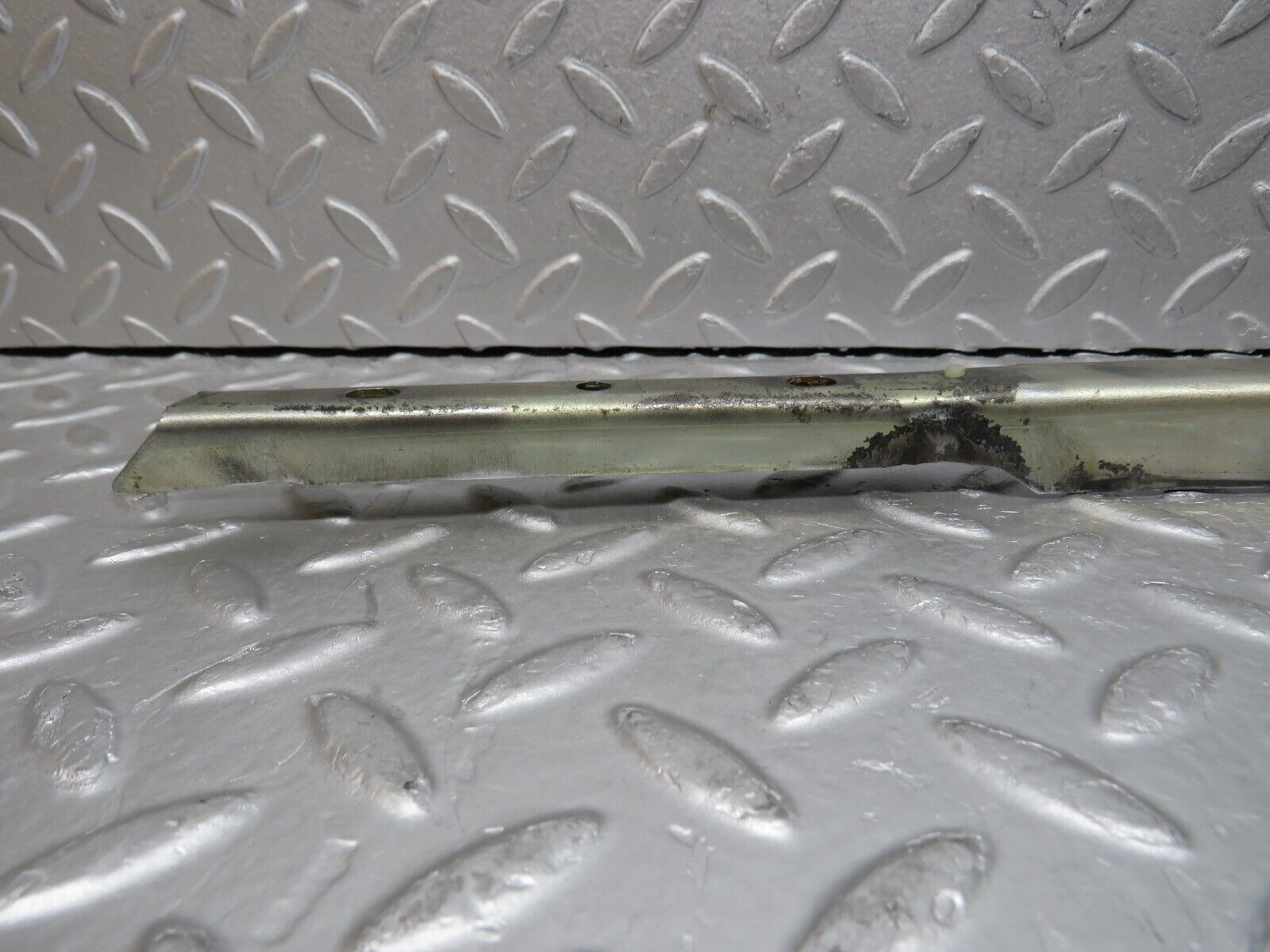 37802 Mercedes-Benz A124 320E Cabriolet Front Left Window Channel