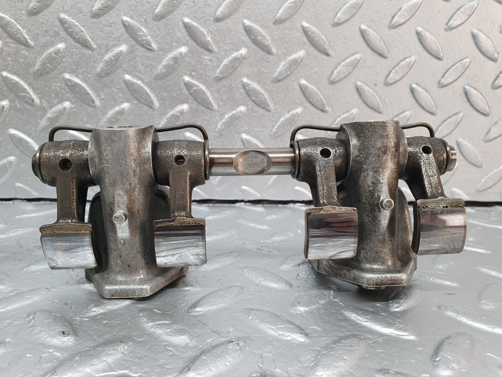 40868 Mercedes-Benz W123 240D Camshaft Rocker Arms 6160550010