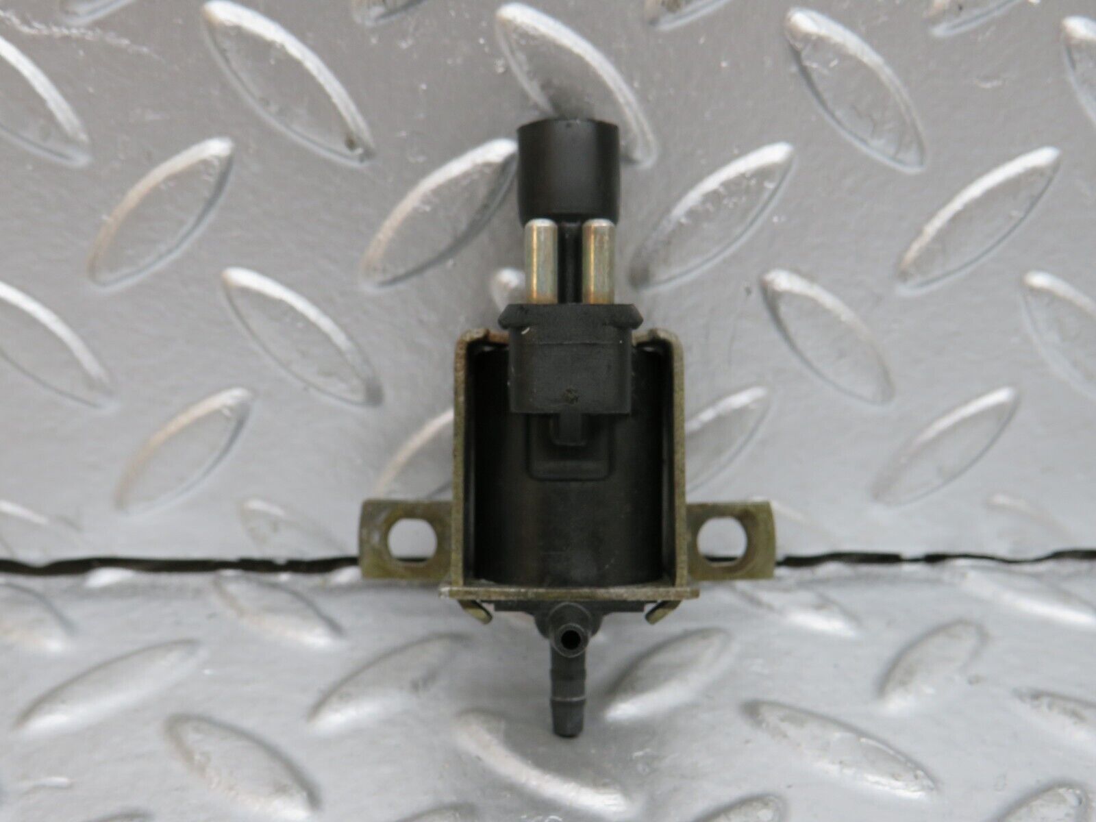 29454 Mercedes-Benz W124 230E Vacuum Control Valve Pierburg 0015407097