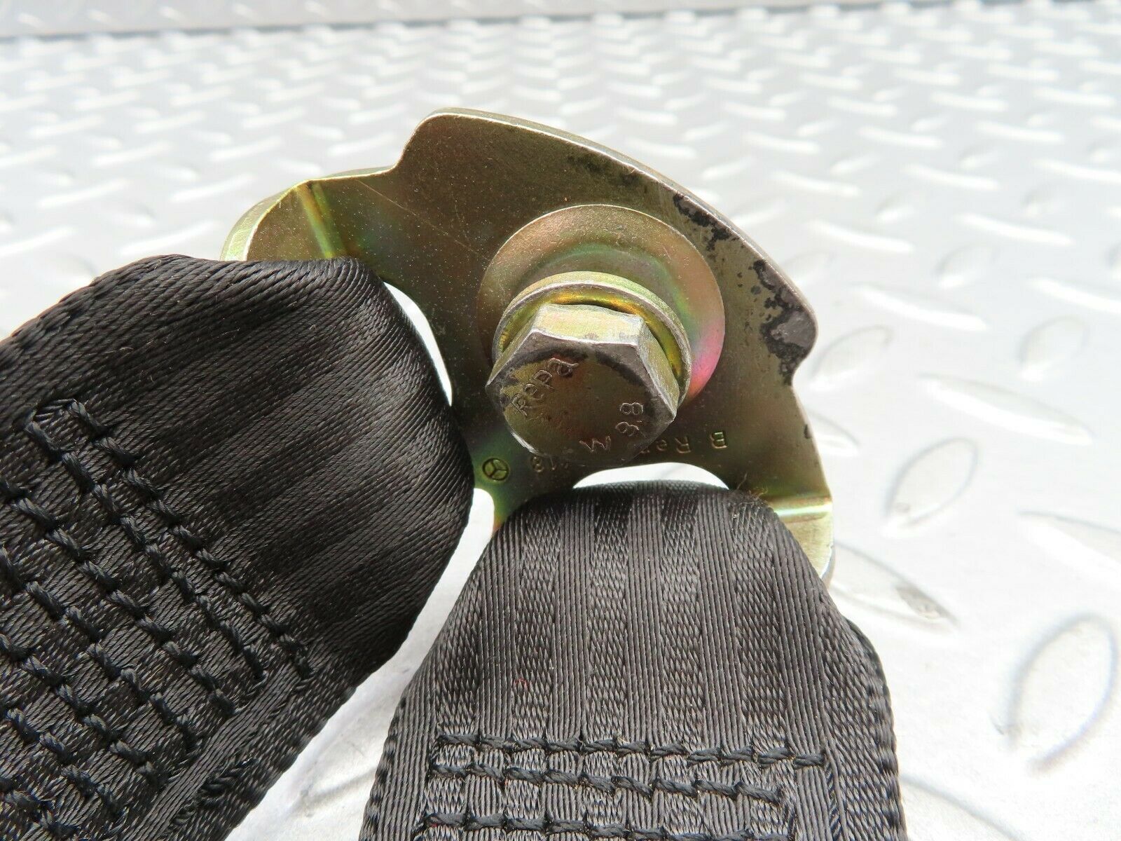 5771 Mercedes-Benz W123 200 Seat Belt Buckle Rear 1238607369