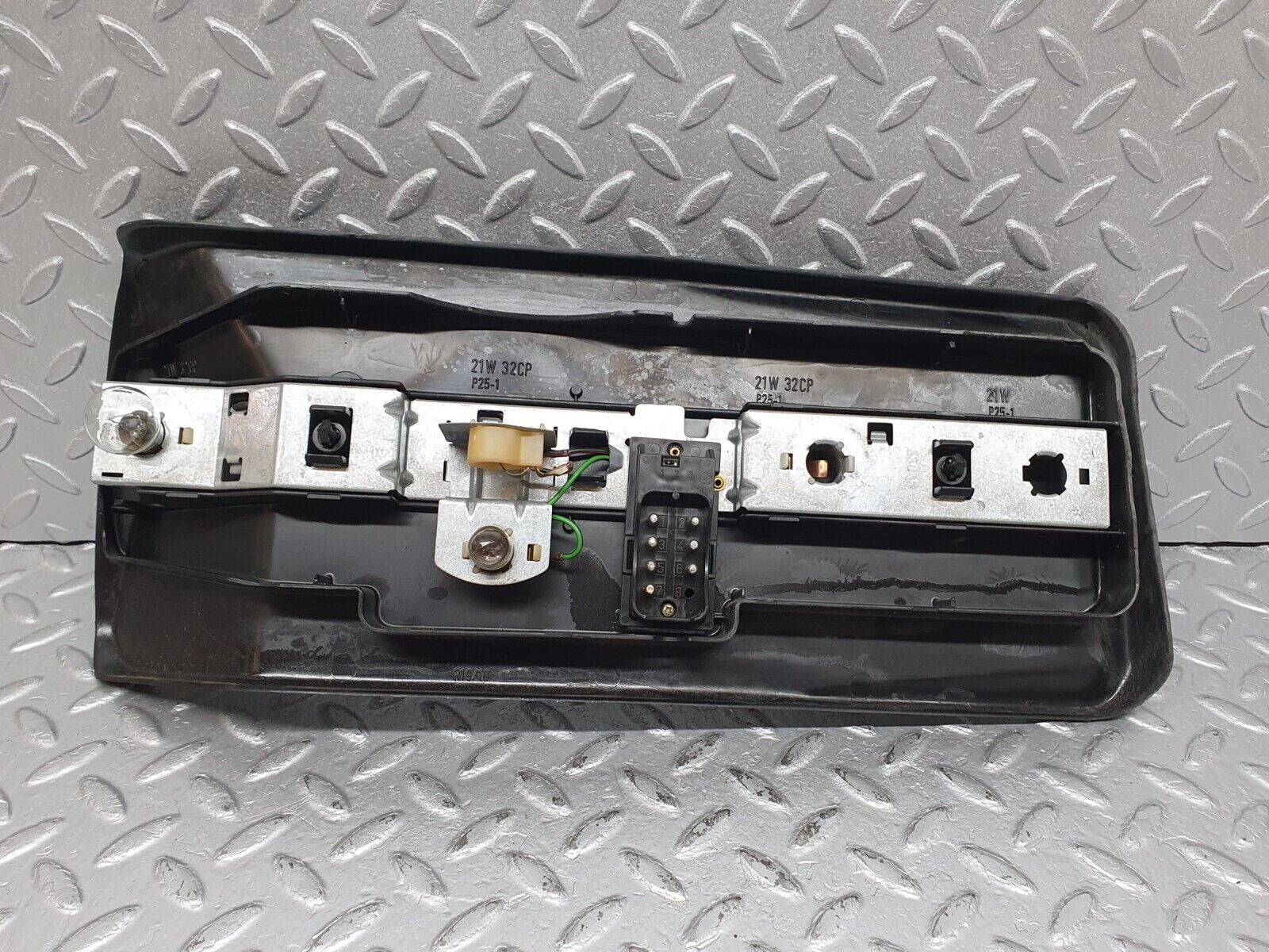 41161 Mercedes-Benz W126 300SE Tail Light & Bulb Holder Left Side