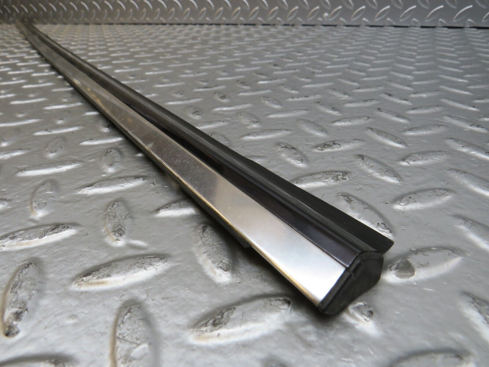 24886 Mercedes-Benz W140 SEL320 LWB Rear Right Door Moulding Trim