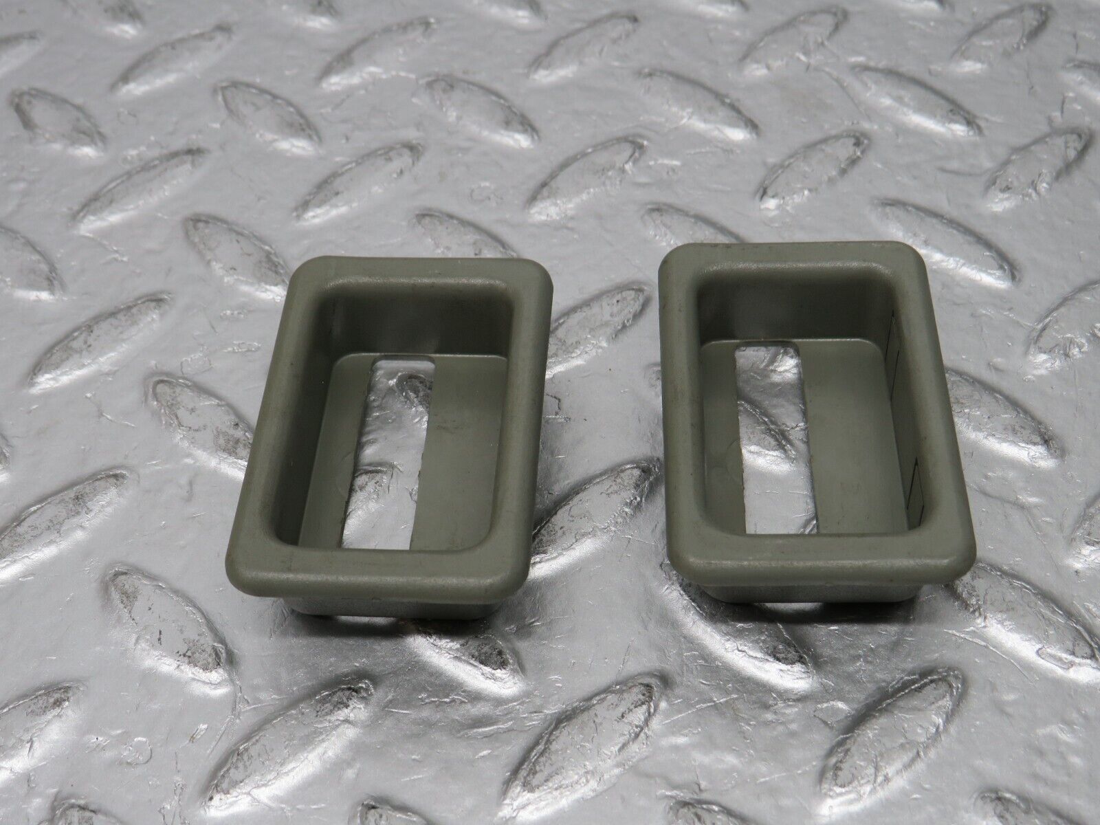 31388 Mercedes-Benz S124 220TE Wagon Trunk Roll Compartment Cover 1248680181