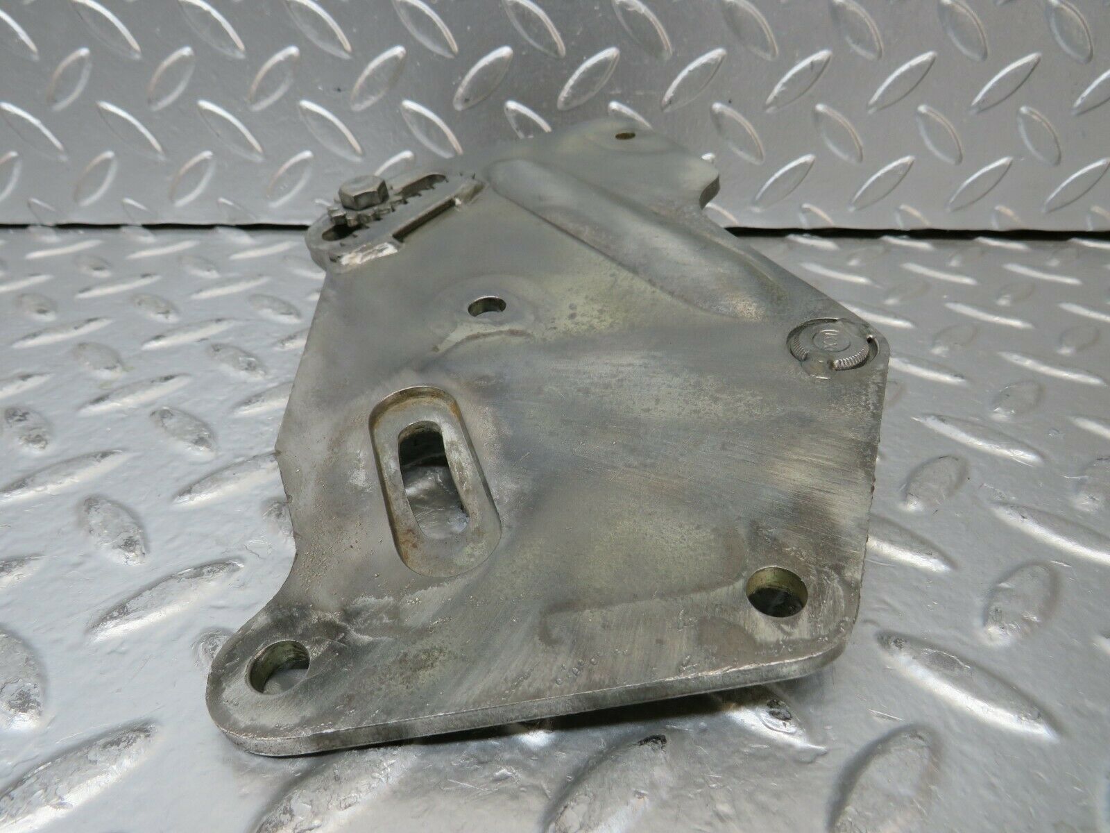 23357 Mercedes-Benz W116 350SE Power Steering Pump Bracket