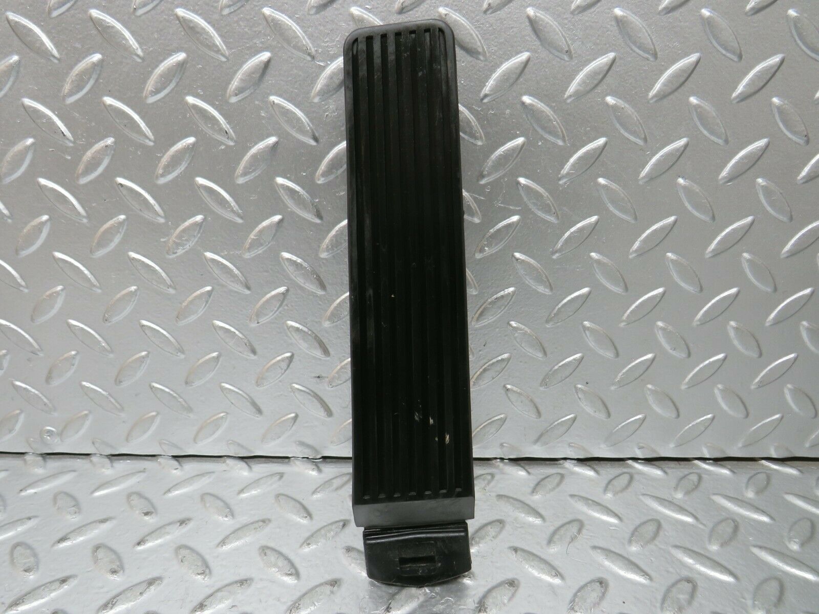 23502 Mercedes-Benz W114 280E Accelerator Pedal With Rubber 1153010382