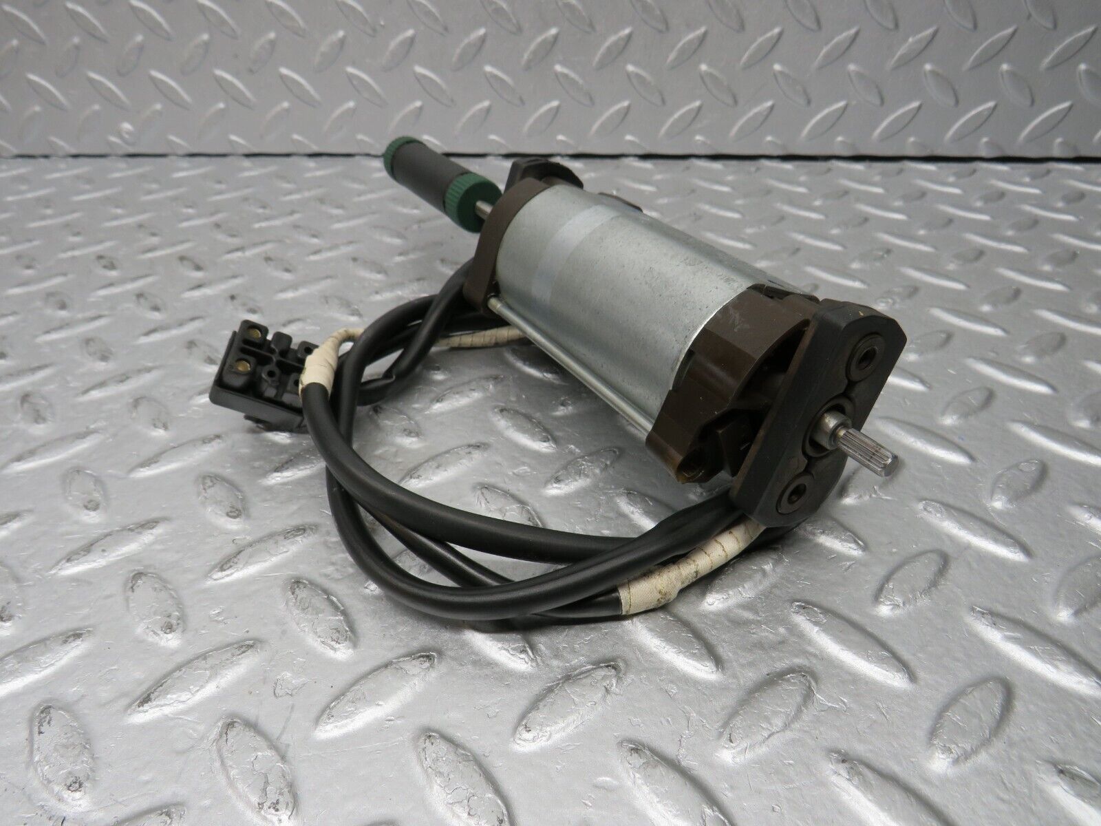 36849 Mercedes-Benz R129 300SL-24 Front Left Seat Adjustment Motor Bosch 1298206142 0130008047