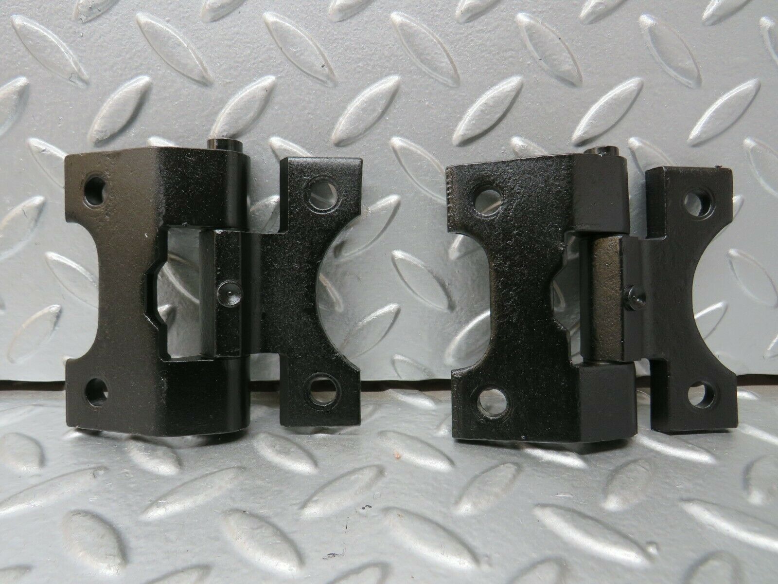 23889 Mercedes-Benz C107 450SLC Coupe Door Hinge Right Pair