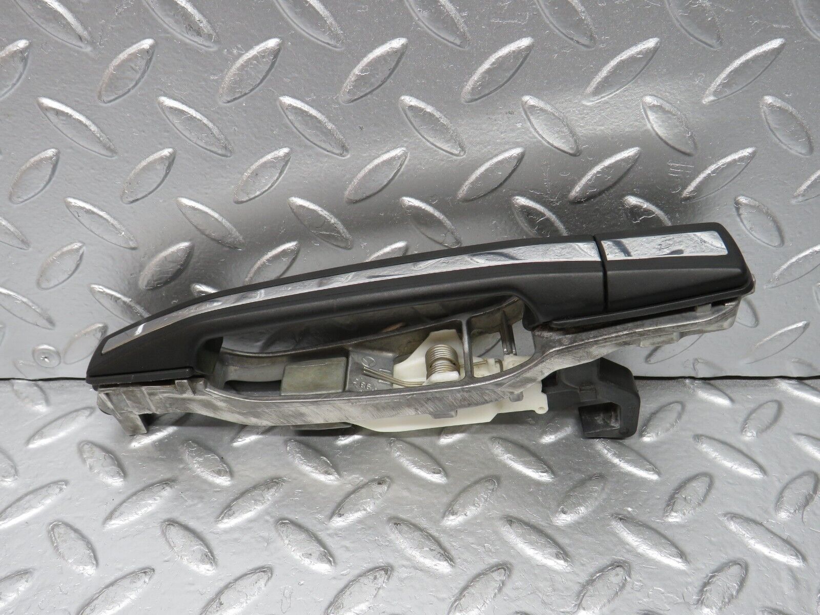 31373 Mercedes-Benz S124 220TE Rear Left Exterior Door Handle
