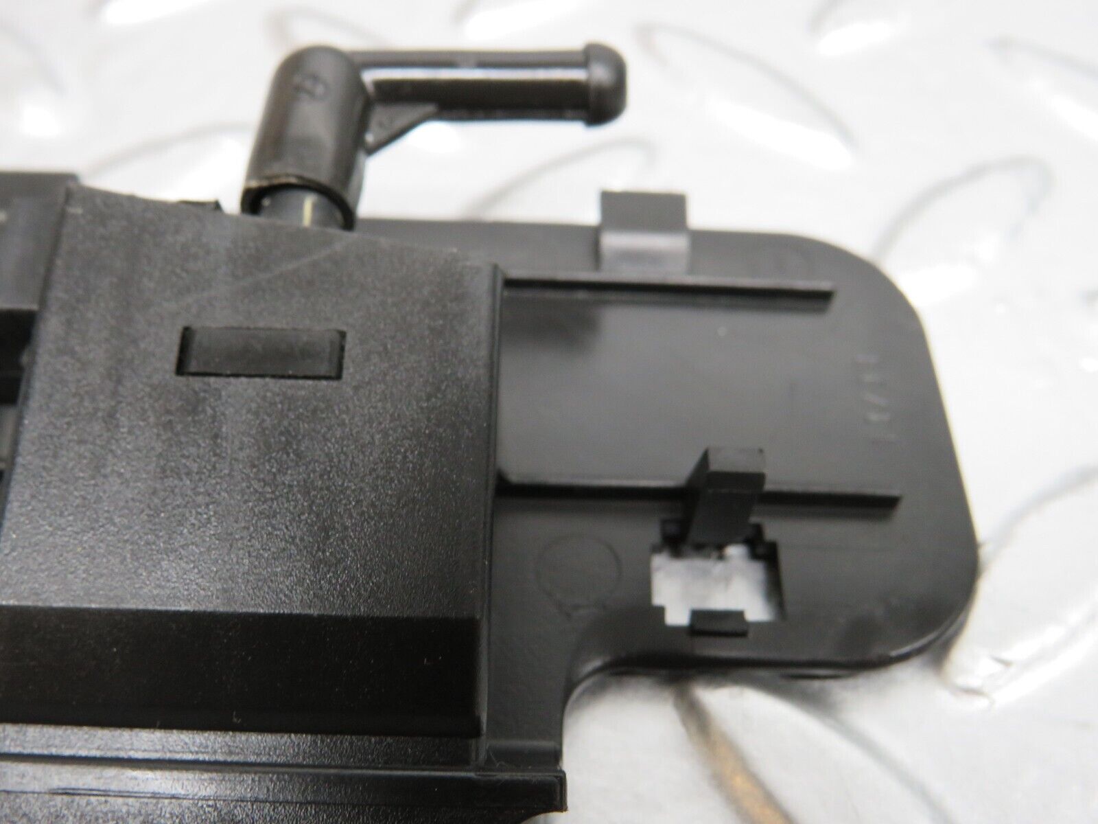 24634 Mercedes-Benz W140 S320 Front Heated Windscreen Washer Nozzle 1408601147