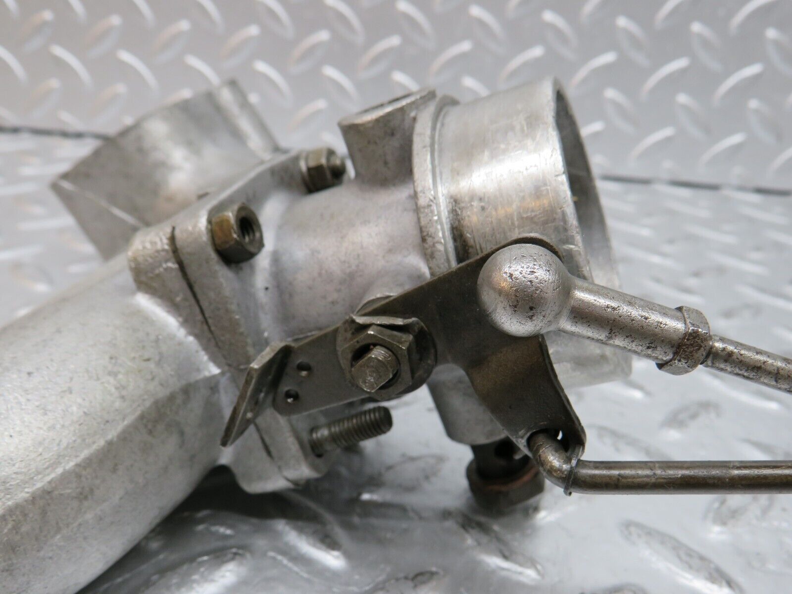 0261 Mercedes-Benz W120 Ponton Throttle Body And Intake Manifold 6360700227