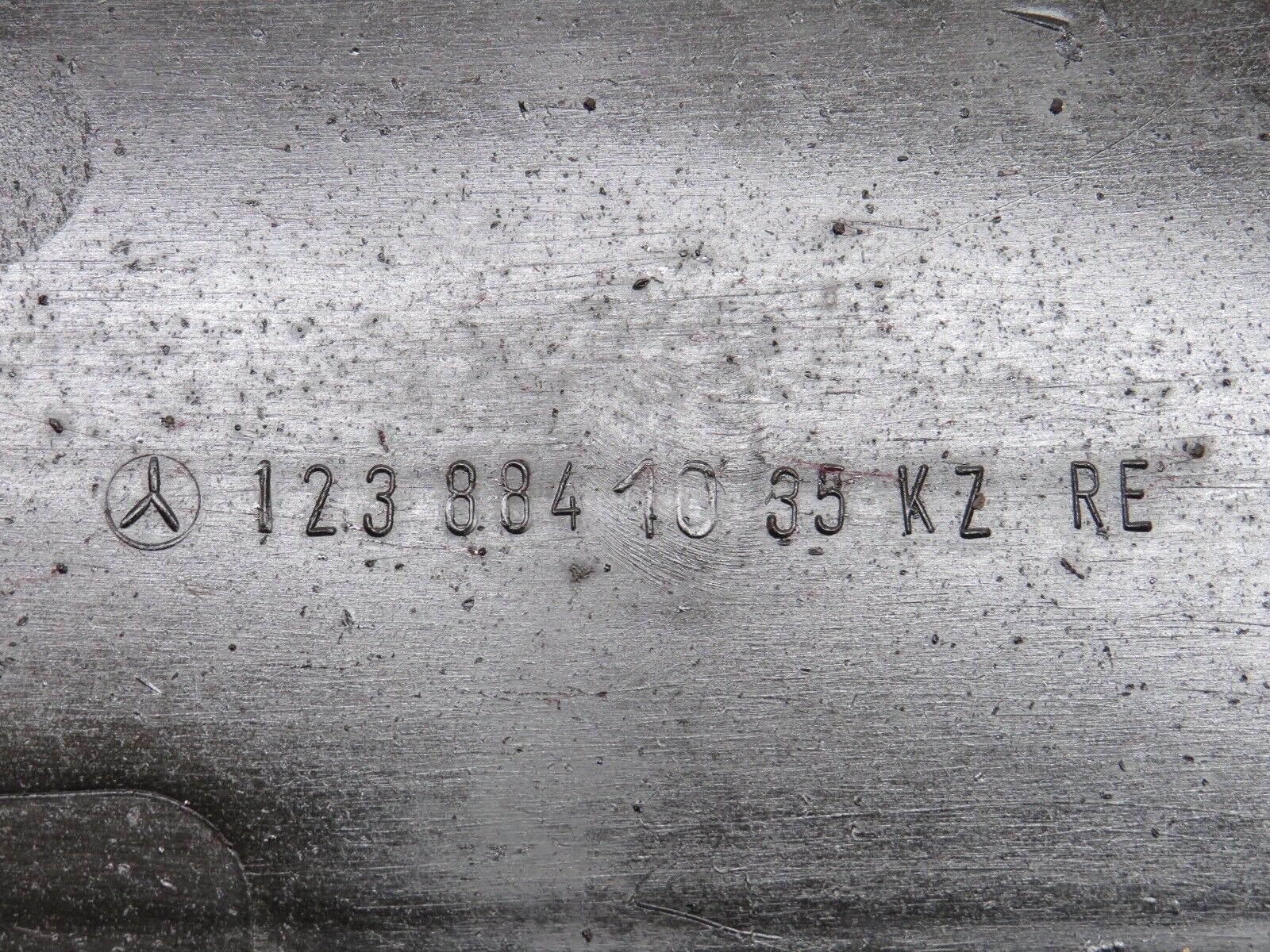 27351 Mercedes-Benz W123 280E Front Right Inner Fender Wing Splash Guard 1238841035