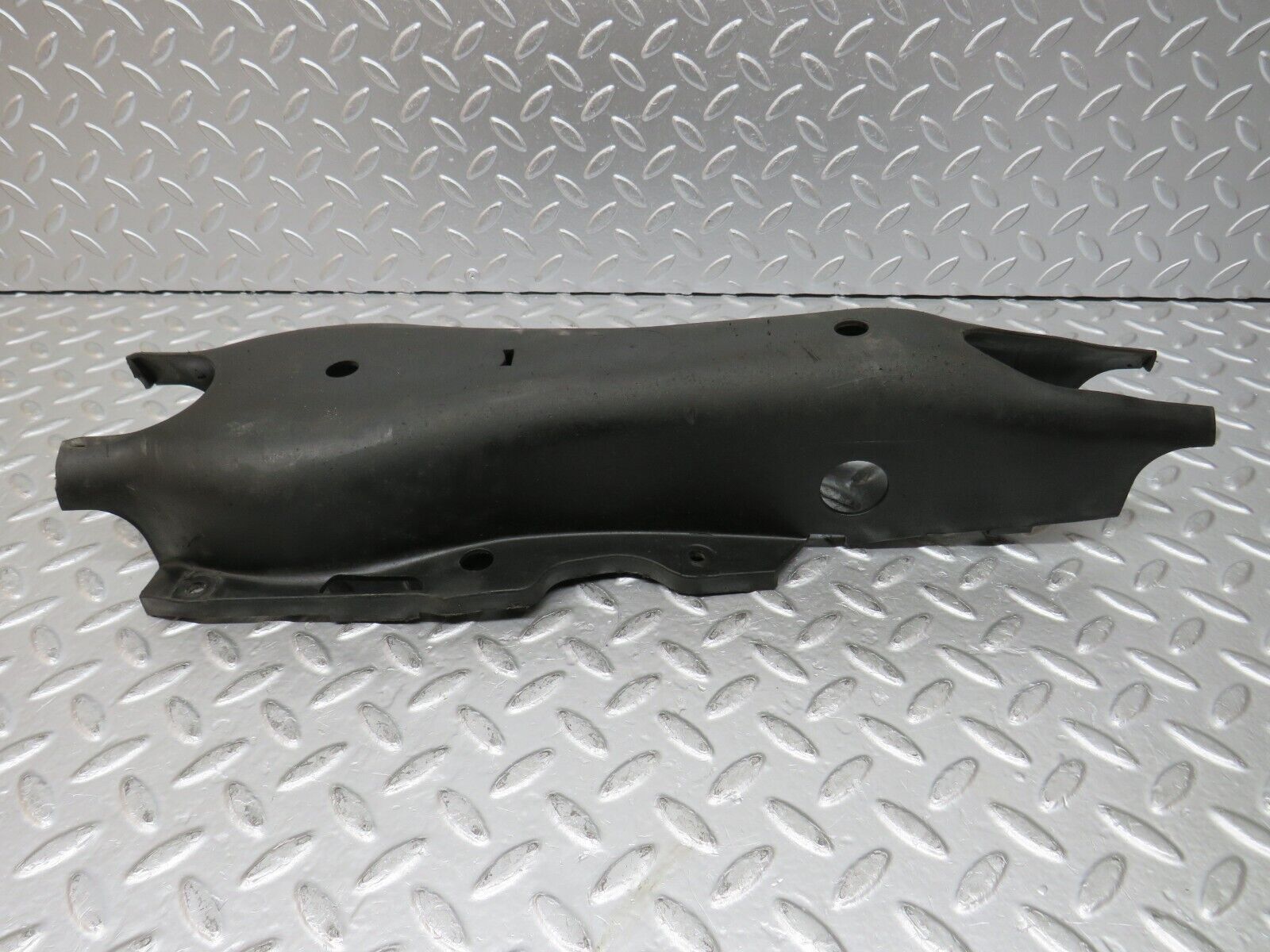 30210 Mercedes-Benz W220 S430 Rear Left Control Arm Cover 2203521188