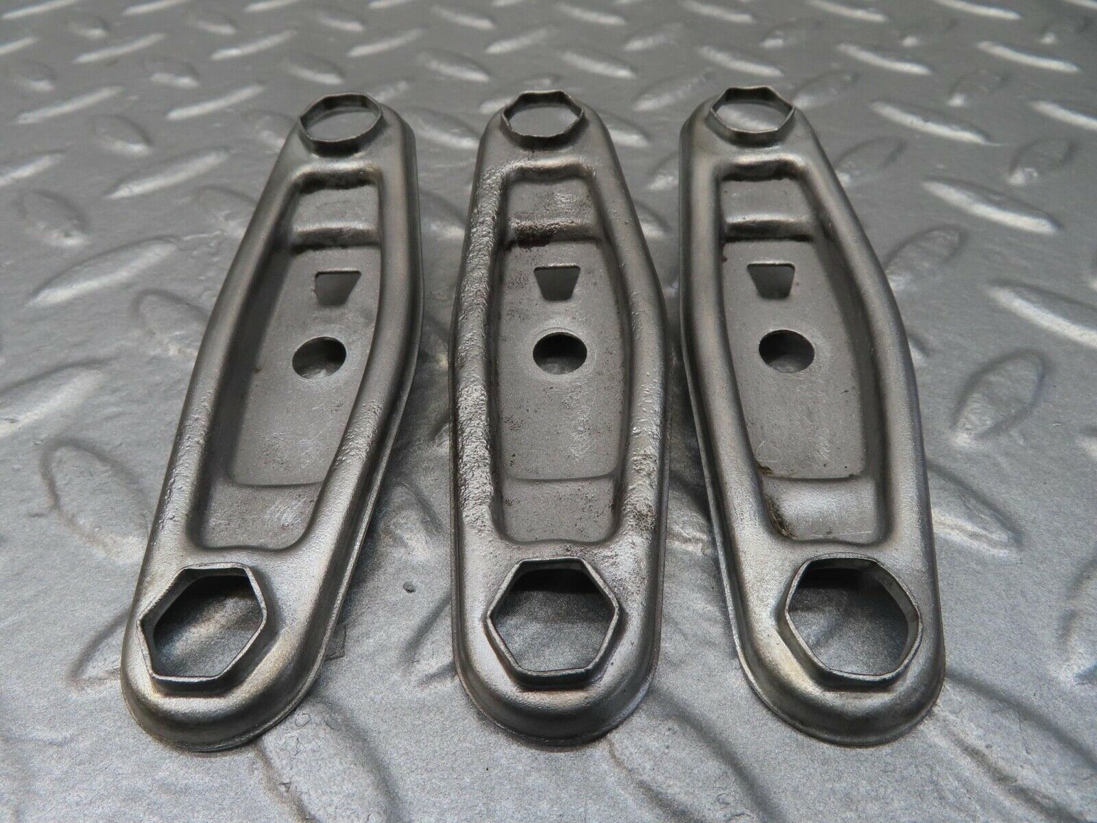 15947 Mercedes-Benz W123 280E Fuel Injector Bracket 3x