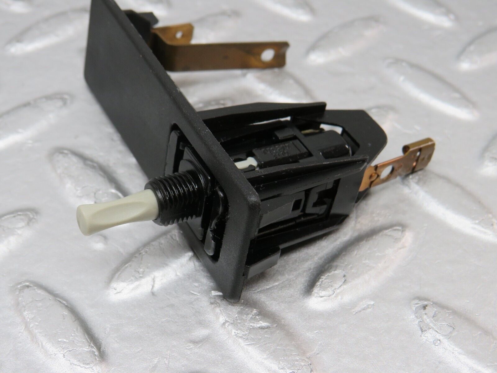 36587 Mercedes-Benz W201 190E 2.0L Trunk Boot Light Switch 2018201211