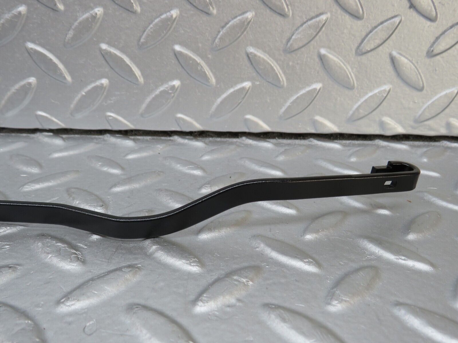 36167 Mercedes-Benz W126 420SE Windscreen Wiper Arm Left Side