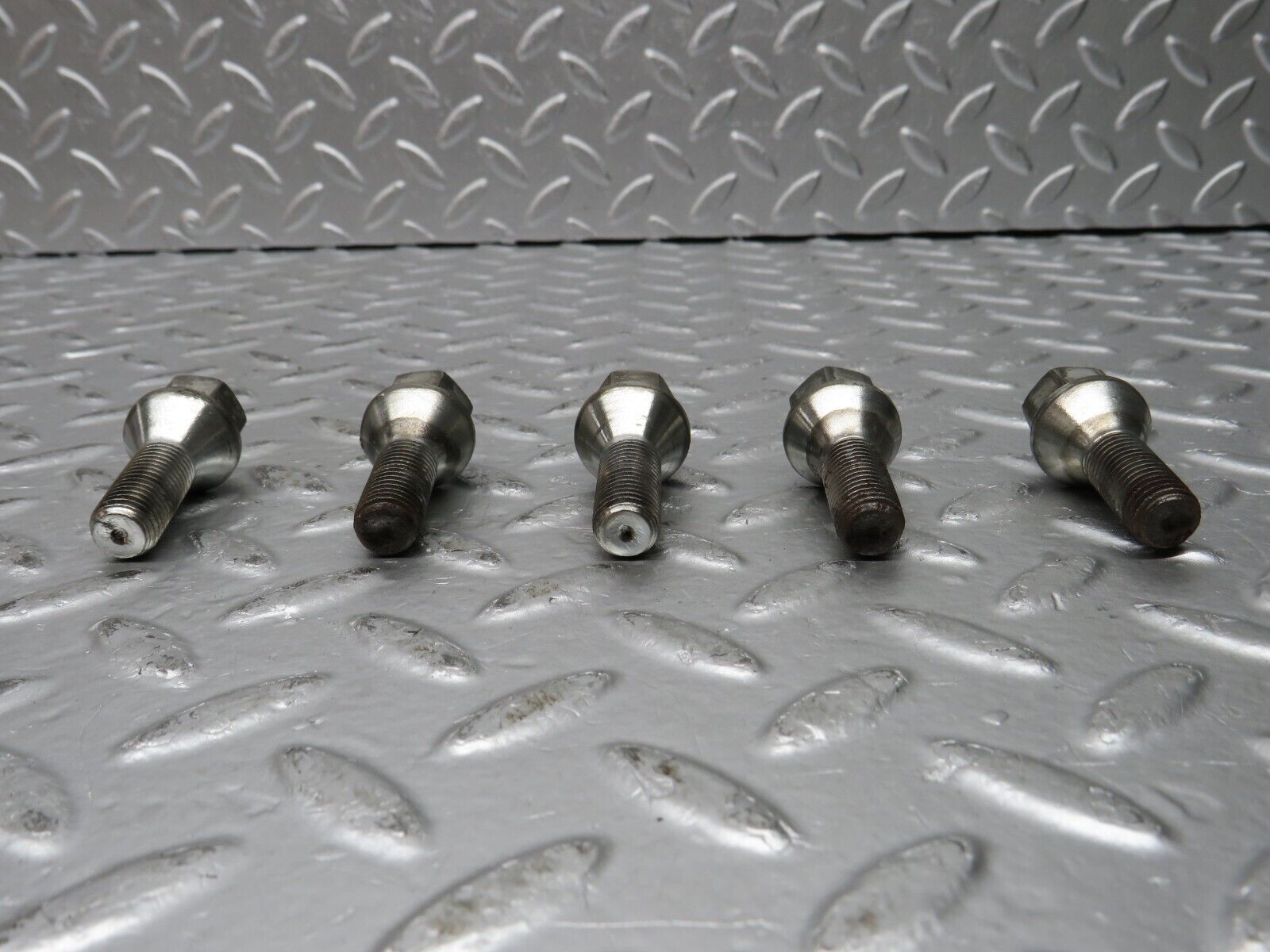 31865 Mercedes-Benz 5x Alloy Wheel Lug Bolt M12x1.5