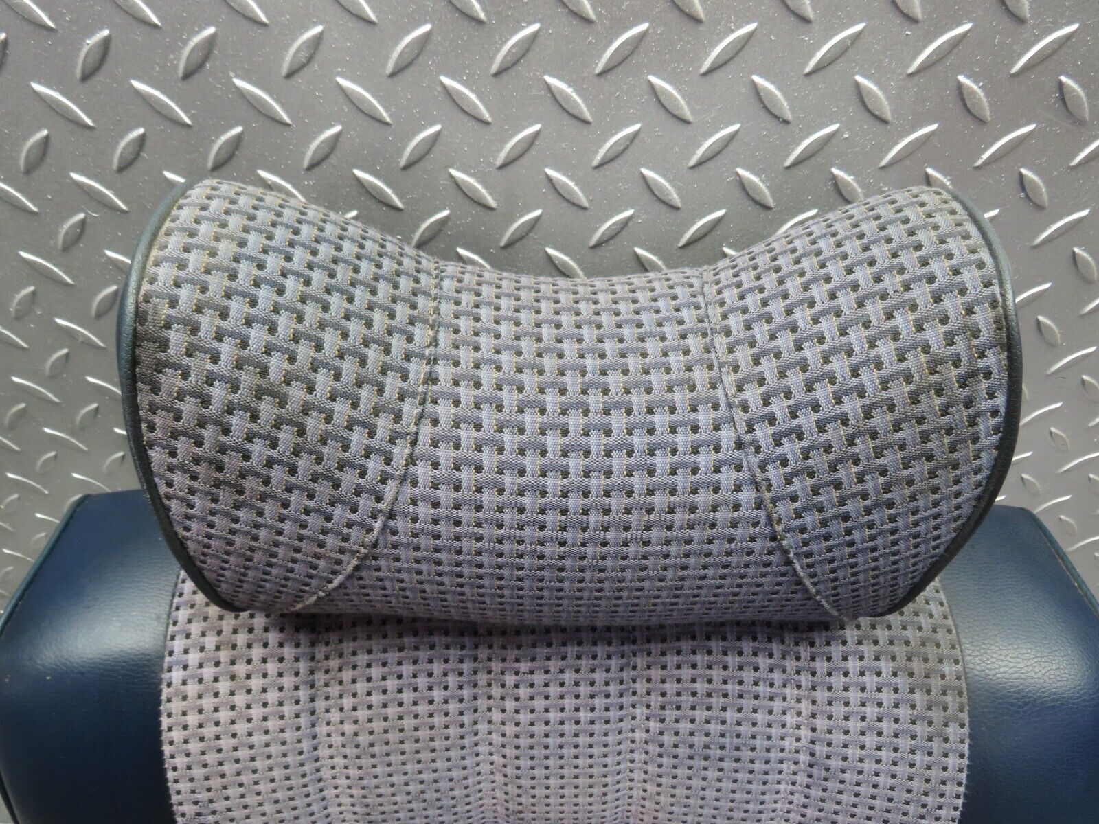 31135 Mercedes-Benz W123 200D Front Right Driver Seat Blue