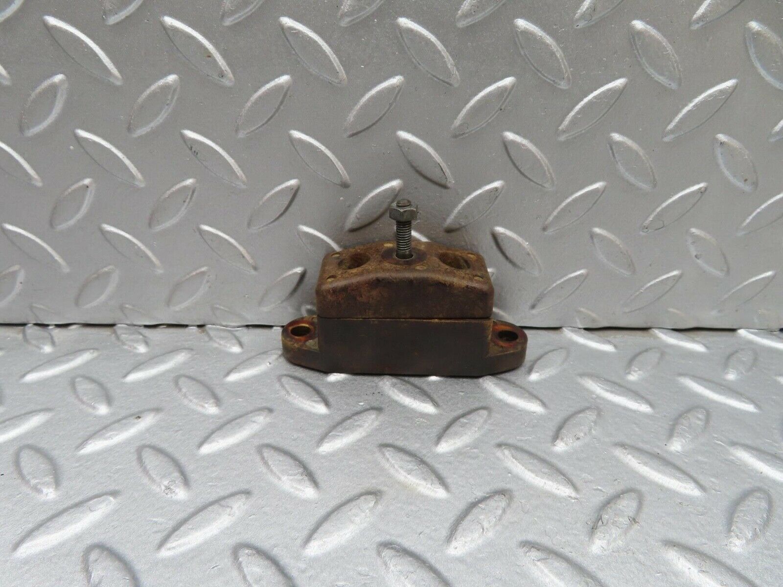 12839 Mercedes-Benz W111 220SE Fuel Injector Bracket