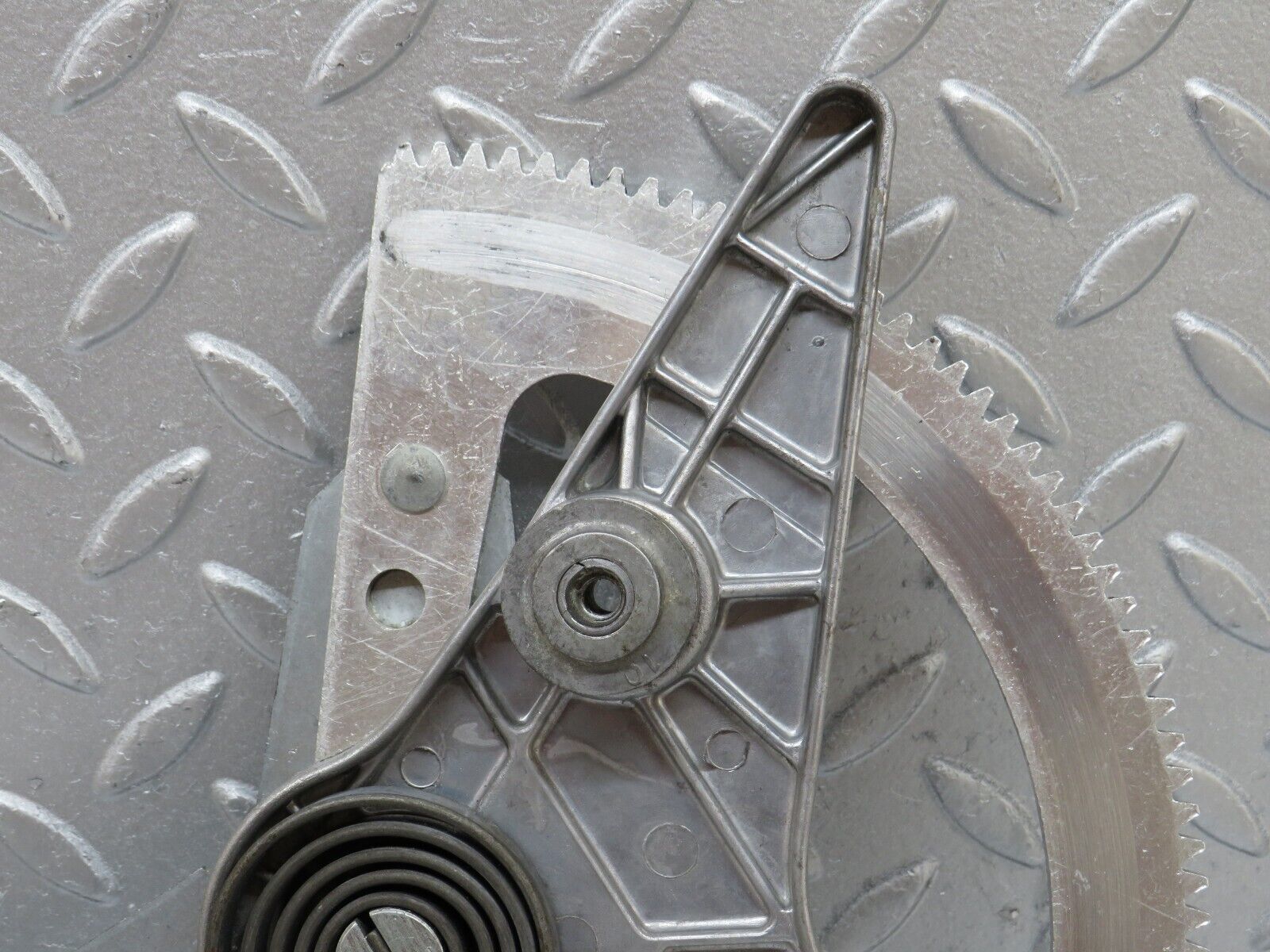 35986 Mercedes-Benz W126 420SE Rear Left Power Window Regulator 1267350111