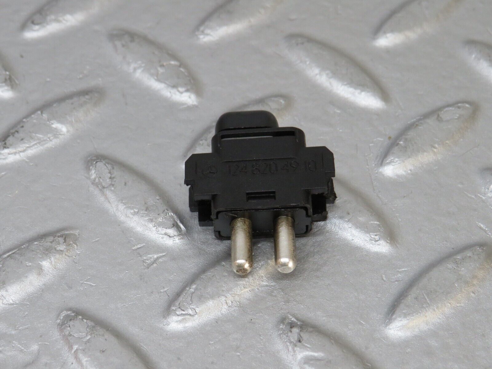 36909 Mercedes-Benz C126 420SEC Coupe Child Lock Control Switch 1248204910