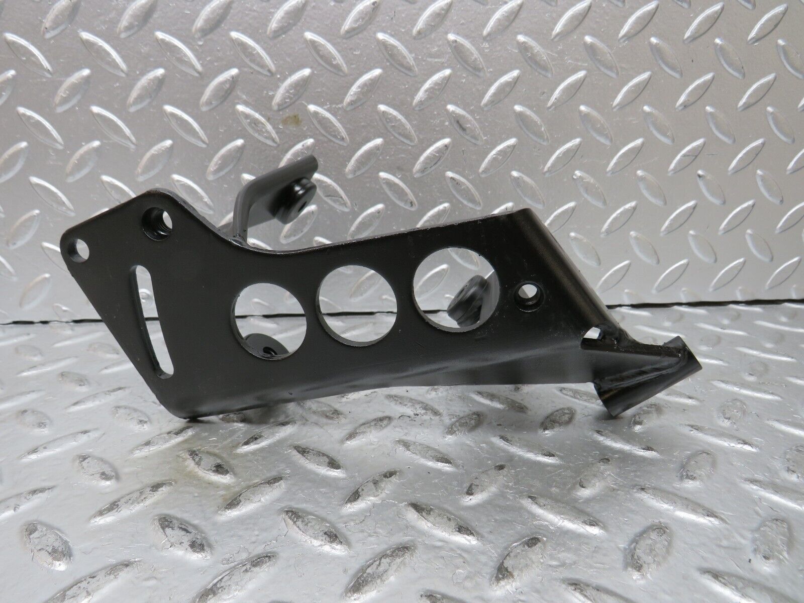 27440 Mercedes-Benz W123 280E Power Steering Pump Holder Bracket