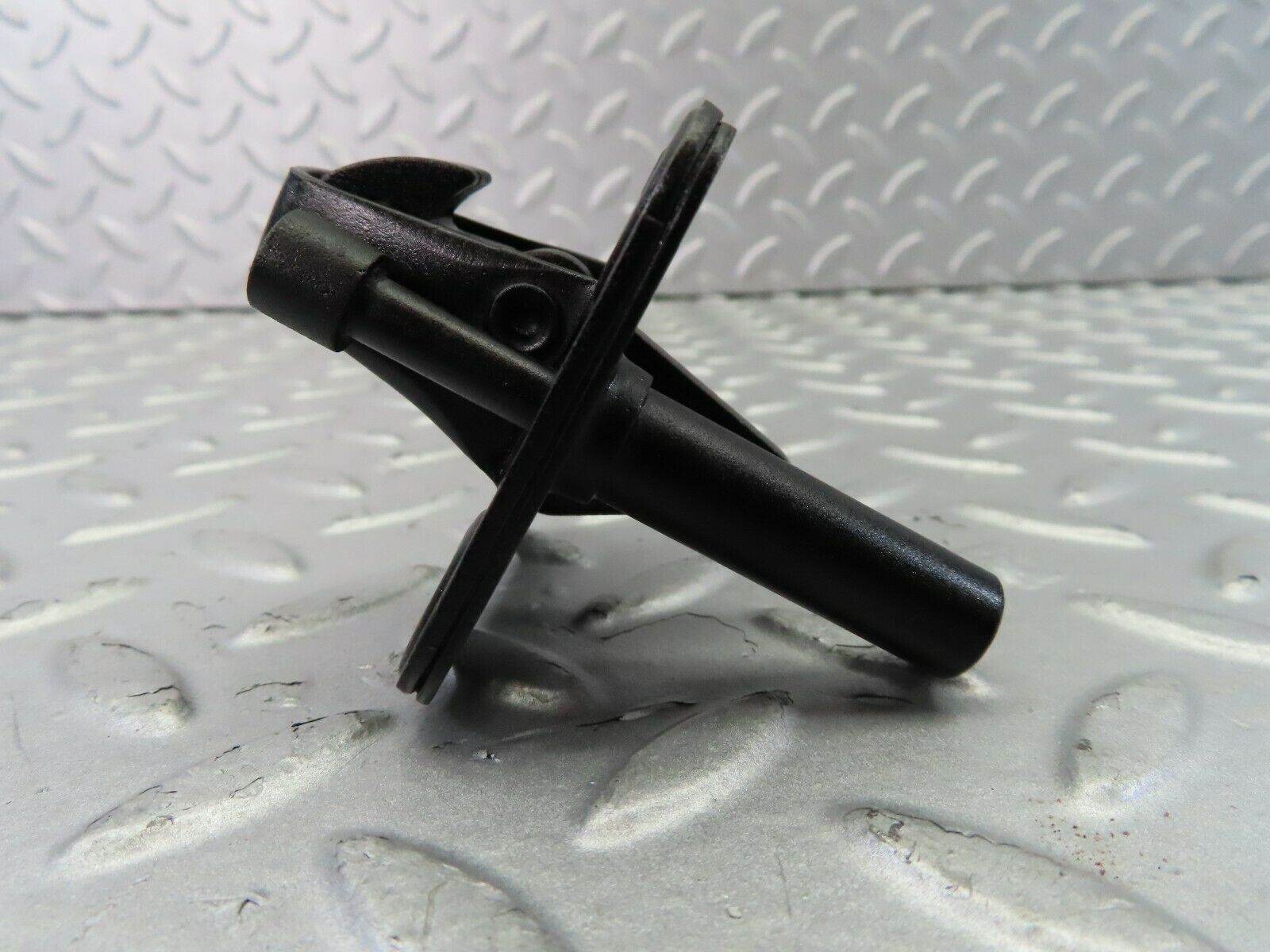 7574 Mercedes-Benz S123 230TE Wagon Bonnet Lock