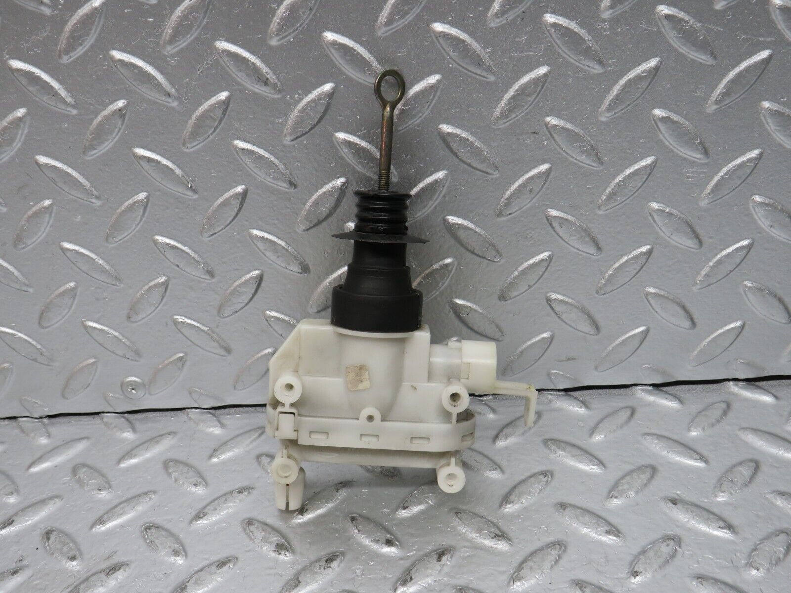 31638 Mercedes-Benz W201 190LE 1.8L Door Lock Vacuum Actuator Front Left