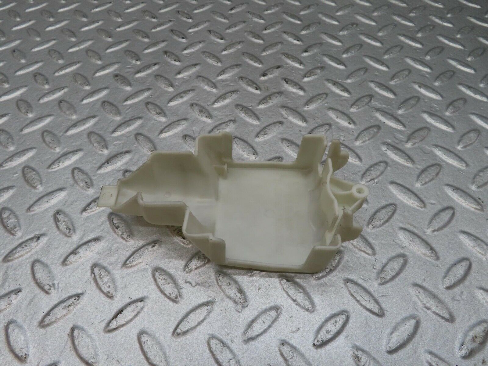 16222 Mercedes-Benz W124 260E Rear Door Lock Vacuum Actuator Cover 1248050590