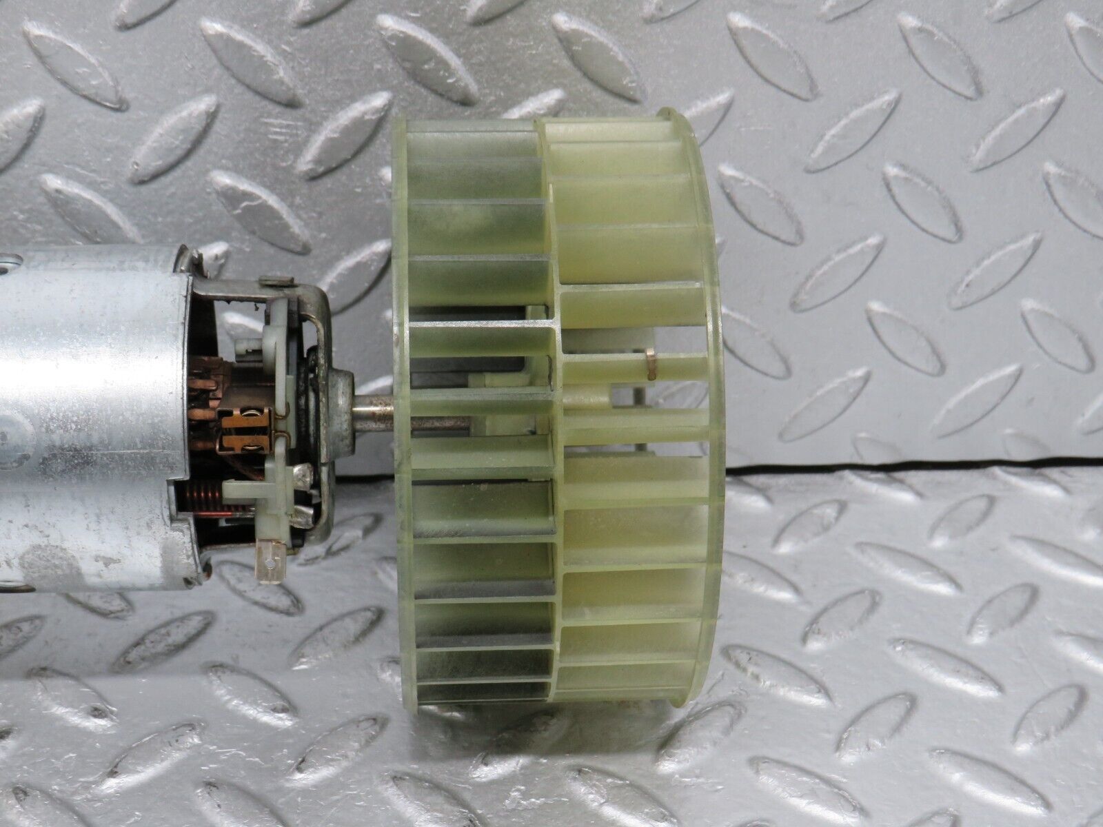 38468 Mercedes-Benz R129 280SL Coupe Heater Blower Motor Bosch 0130111023