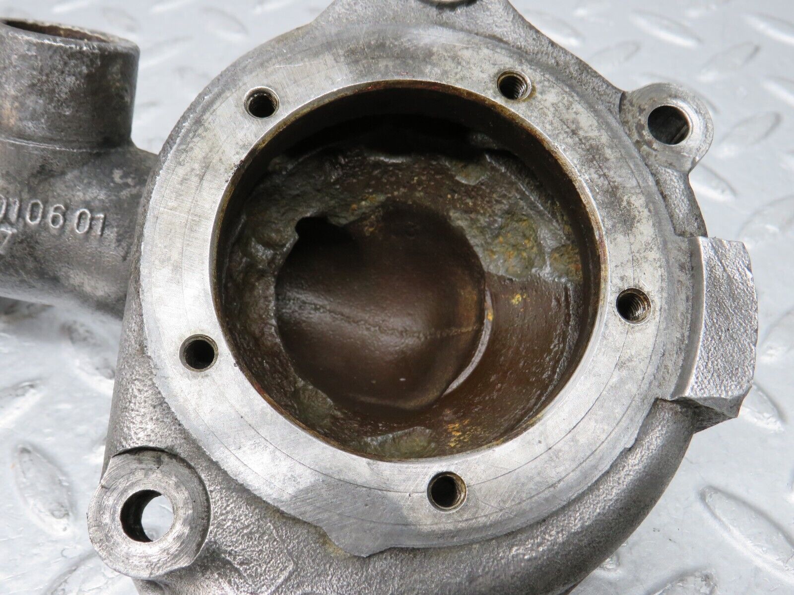 35910 Mercedes-Benz 240D OM616.912 Water Pump Housing 1212010601