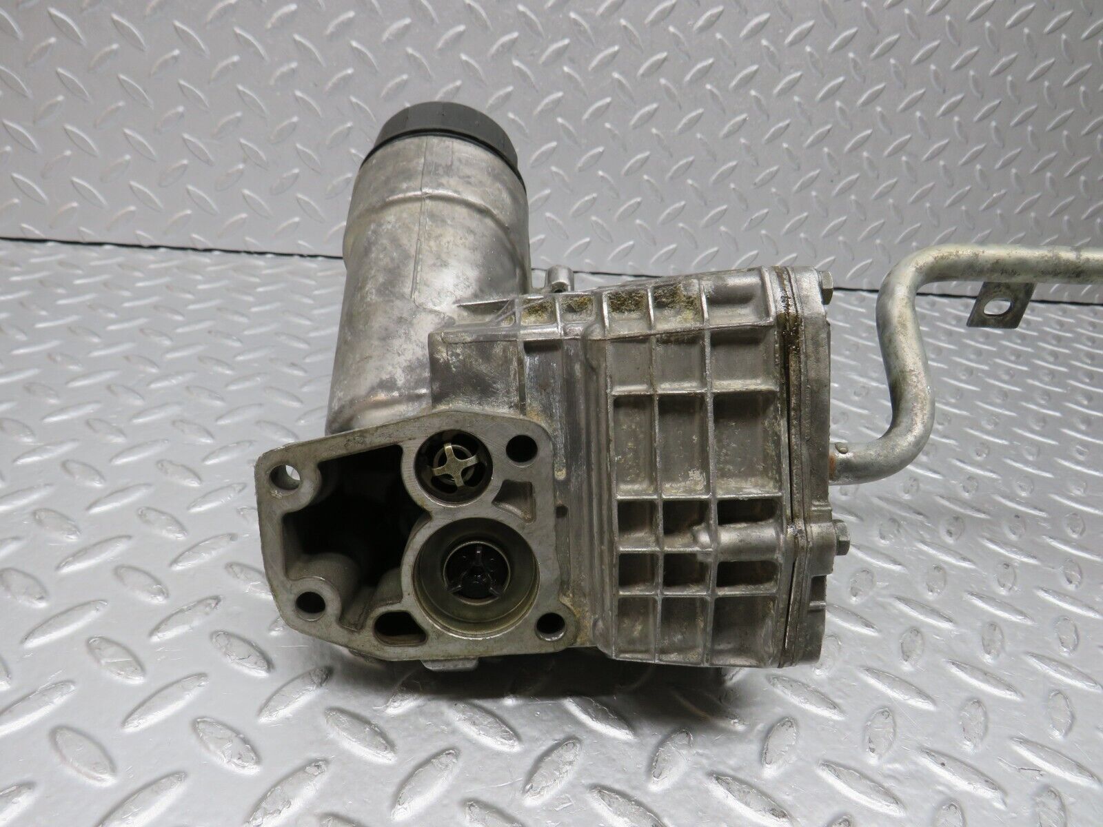 38169 Mercedes-Benz A124 320E Cabriolet Oil Filter Housing 1041840608