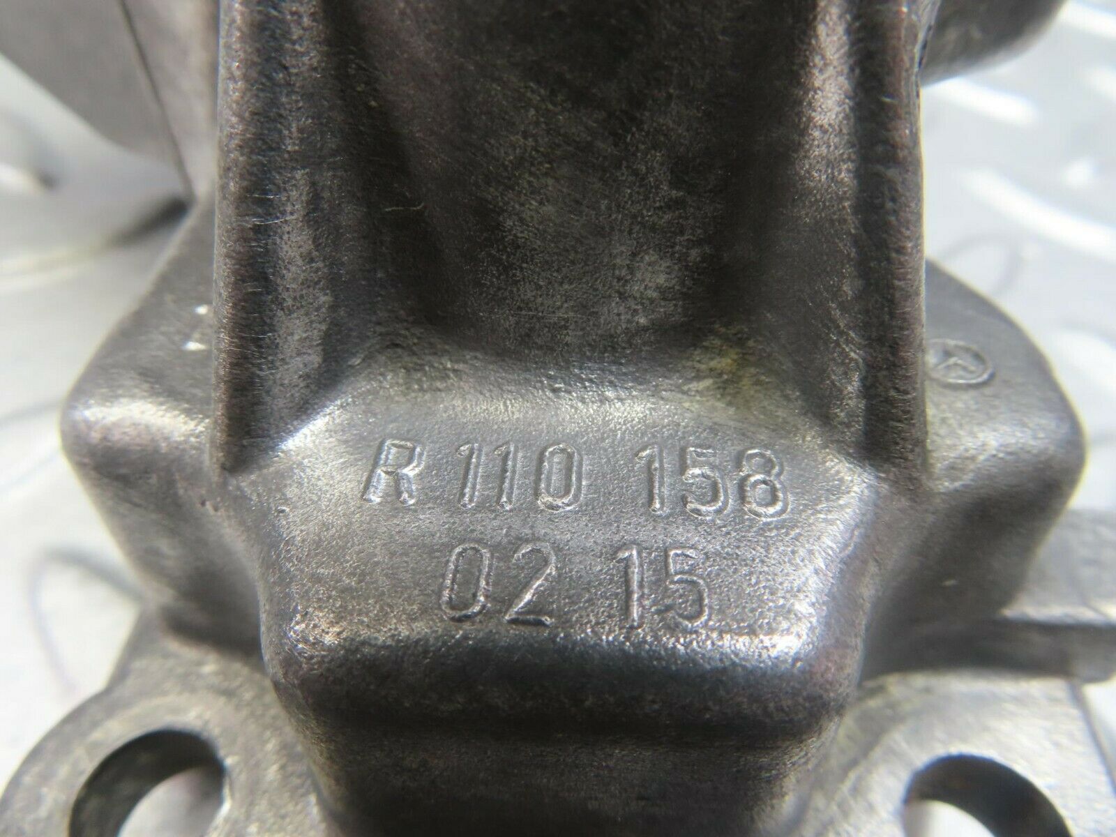 8298 Mercedes-Benz W114 Ignition Distributor Housing With Shaft 1101580215