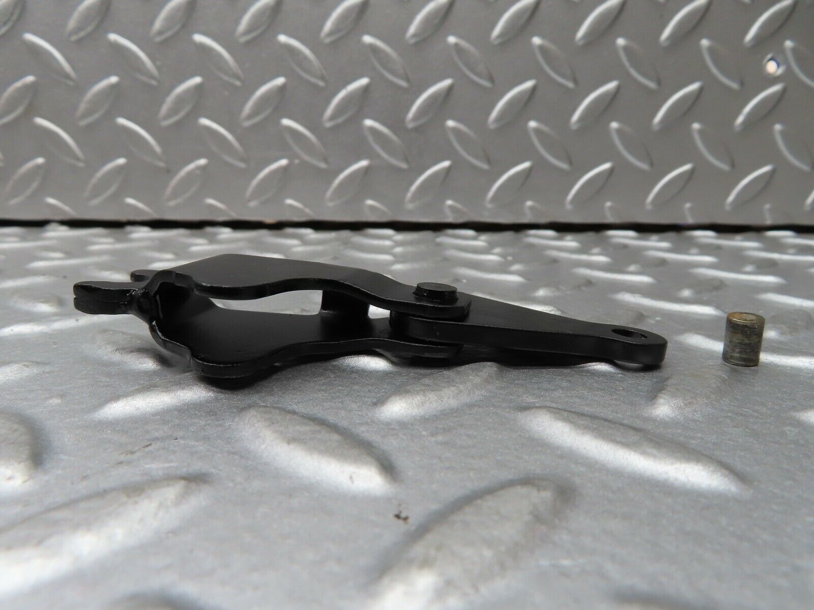 19205 Mercedes-Benz W123 300D Handbrake Regulator