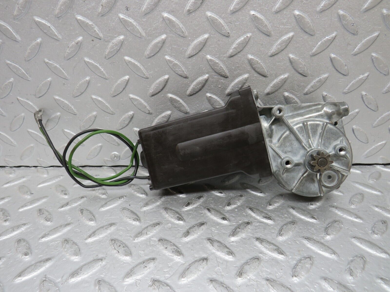 37419 Mercedes-Benz W109 300SEL Rear Right Window Regulator Motor Bosch 0132001102