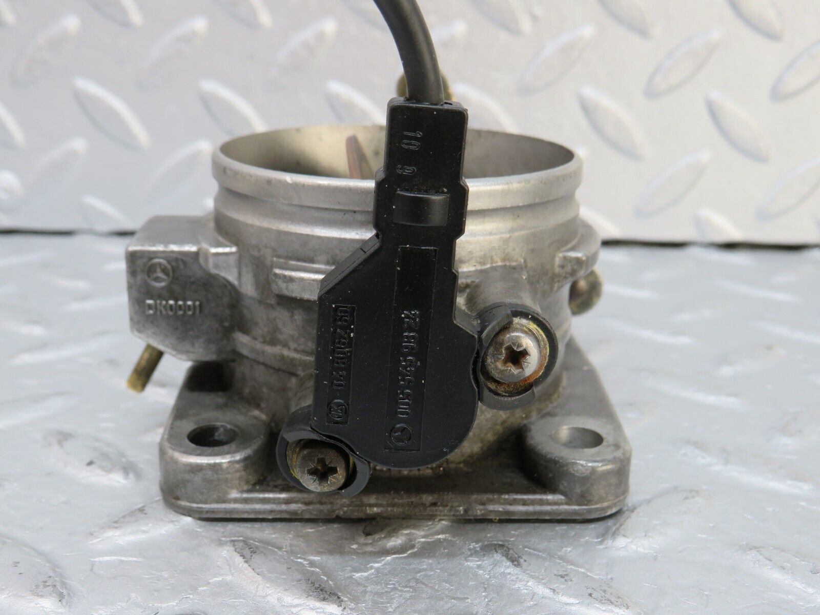 36673 Mercedes-Benz W201 190E 2.0L Throttle Body Valve & Sensor 0021400453 0055459824 240124/001/002