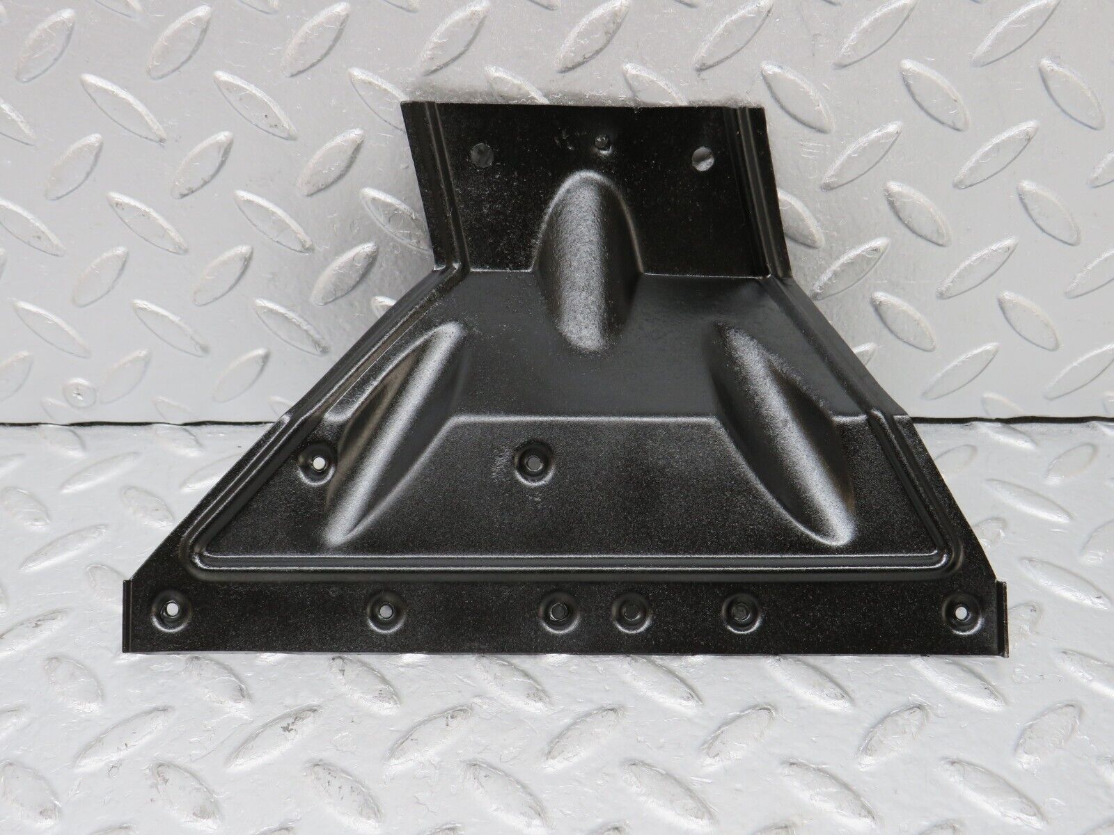 35783 Mercedes-Benz W108 Engine Bay Wire Cover