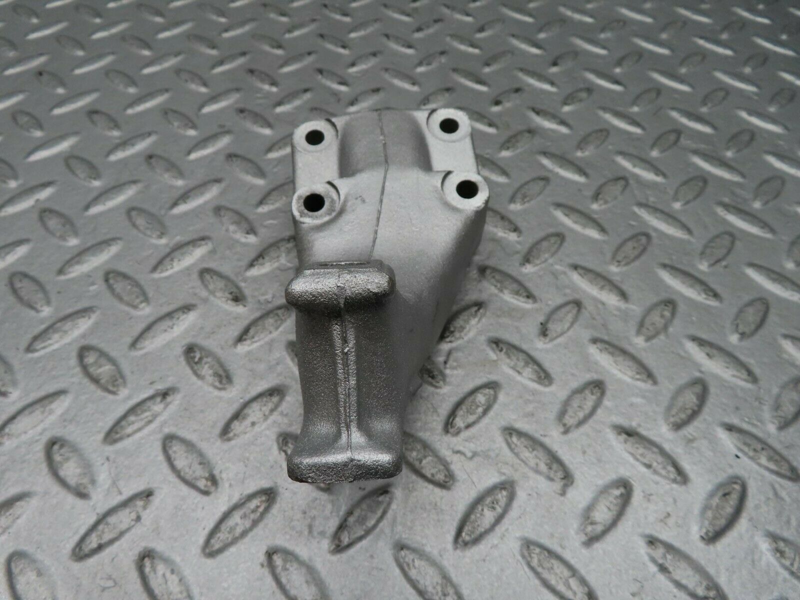 16653 Mercedes-Benz C107 380SLC Engine Mount Bracket Right Side 1162234704