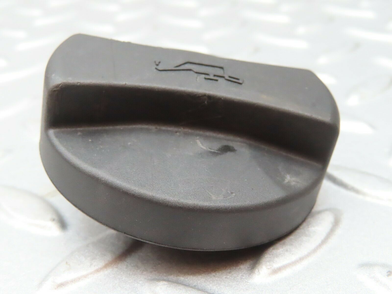 3962 Mercedes-Benz S123 200T Wagon Oil Filler Cap 0140380000