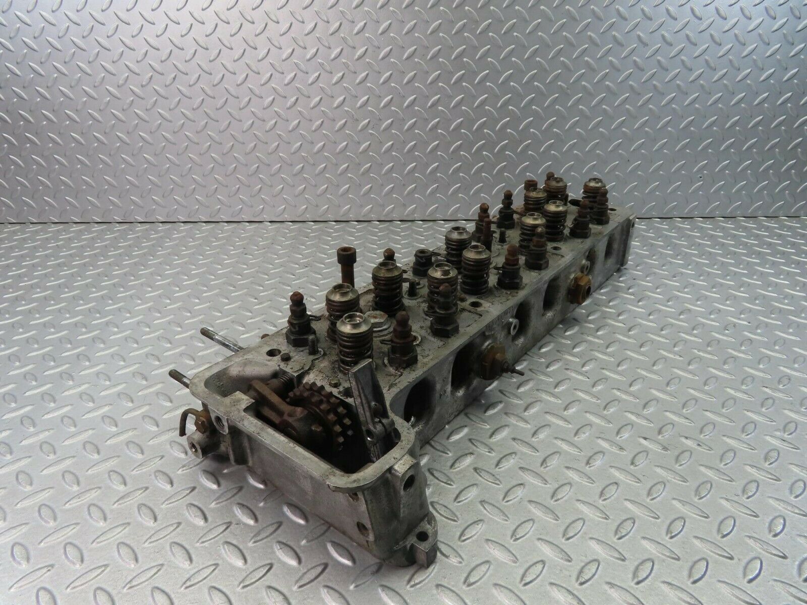 8688 Mercedes-Benz W111 Cylinder Head 1800100421