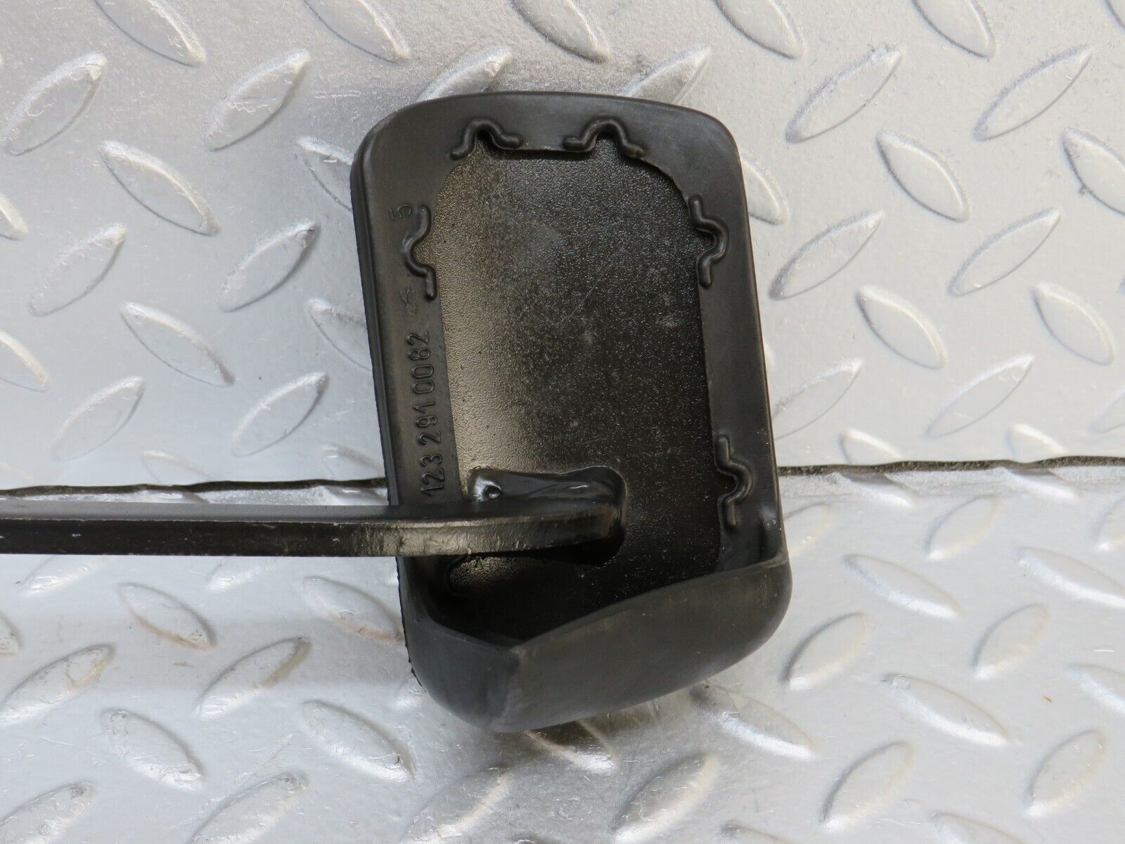 36162 Mercedes-Benz W126 420SE Brake Pedal With Rubber 1232910082