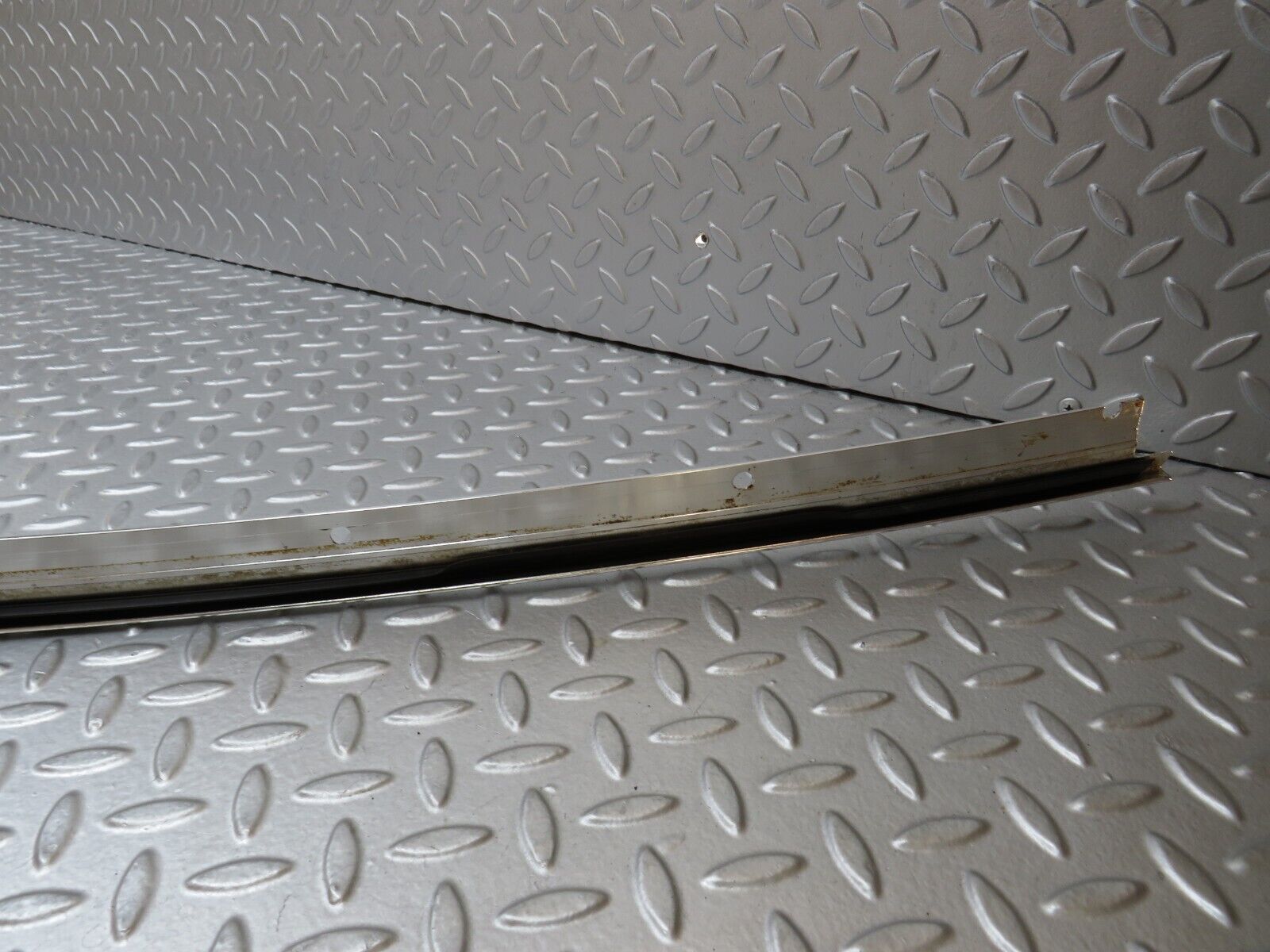 37028 Mercedes-Benz C126 420SEC Coupe Roof Chrome Trim Right Side