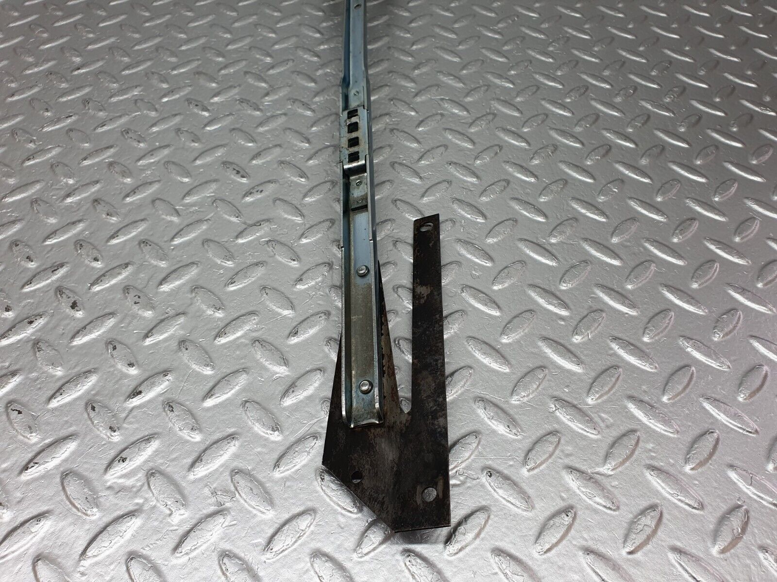 40792 Mercedes-Benz W123 300D Front Right Seat Sliding Adjust Handle