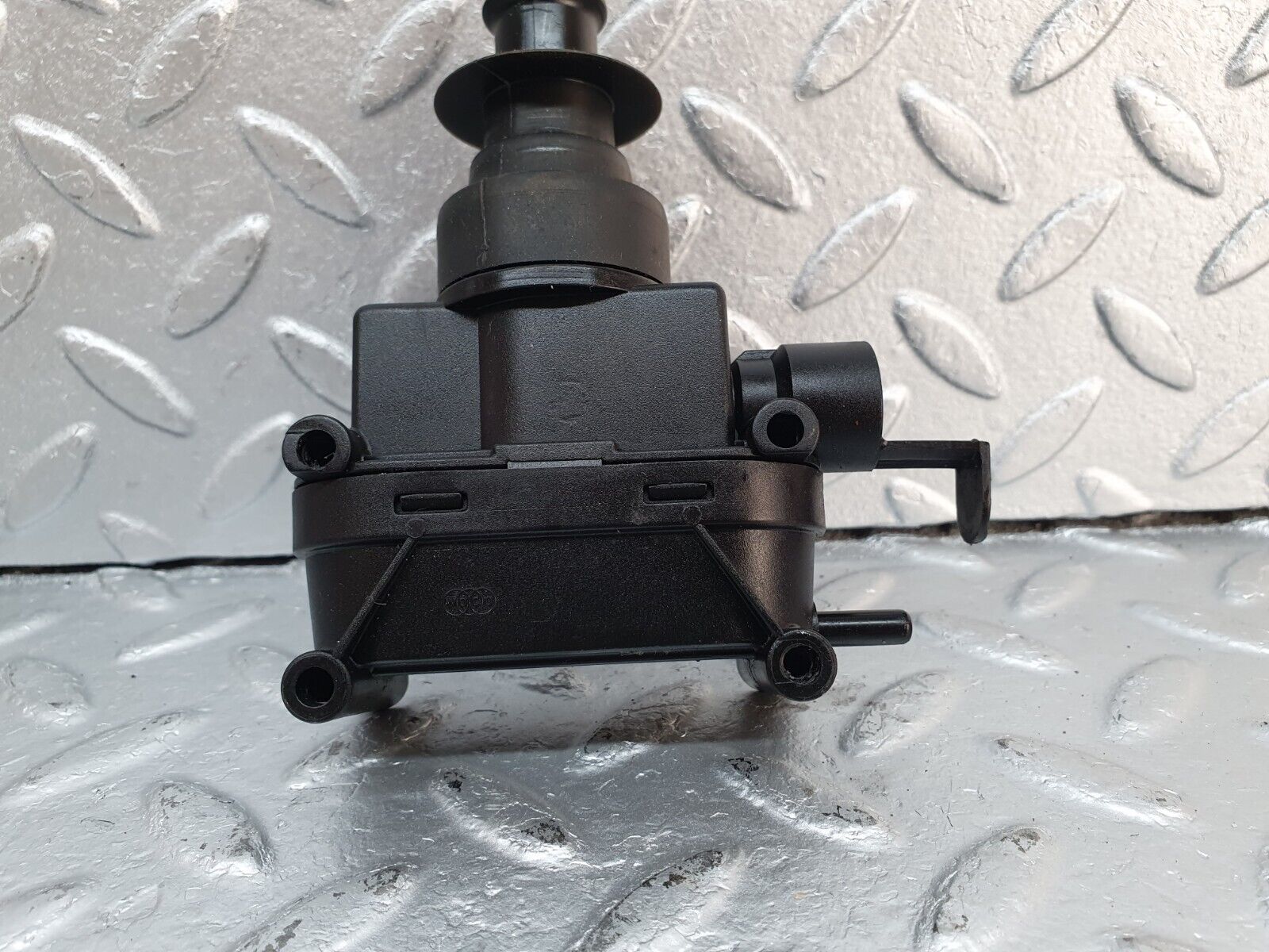 41558 Mercedes-Benz W124 200E Left Door Lock Vacuum Actuator