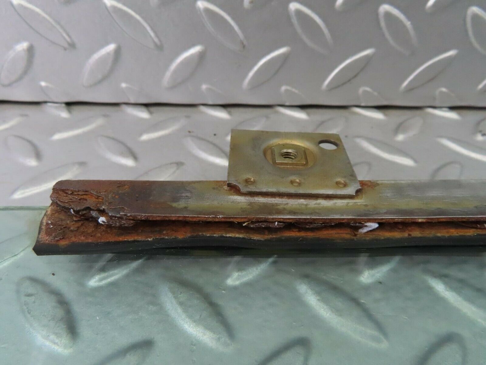 7297 Mercedes-Benz W116 450SE Rear Left Door Window Glass