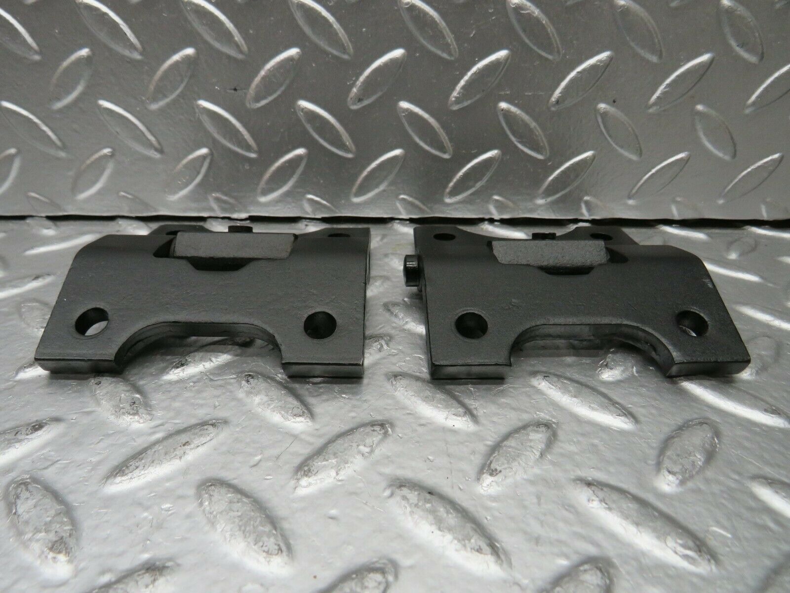 22863 Mercedes-Benz C107 450SLC Coupe Door Hinge Right Pair