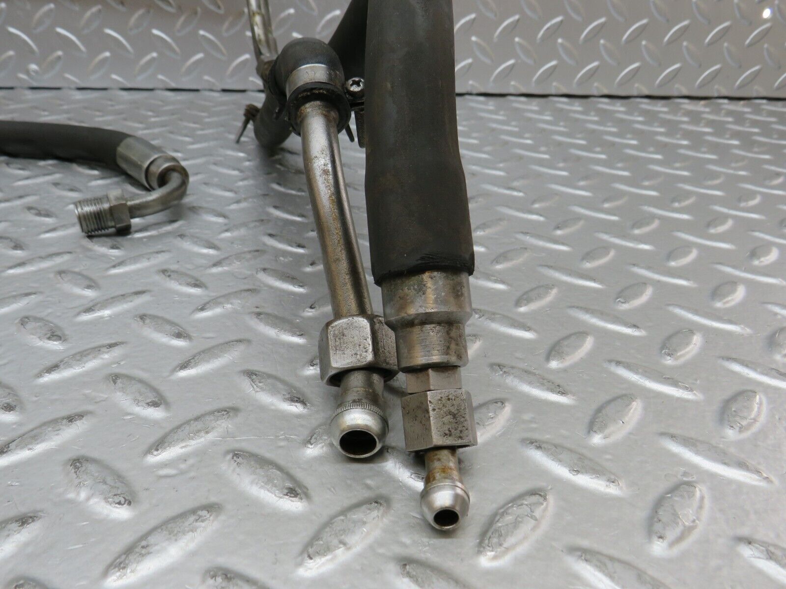 28434 Mercedes-Benz S123 240D Wagon Power Steering Pump Oil Pipe Hose