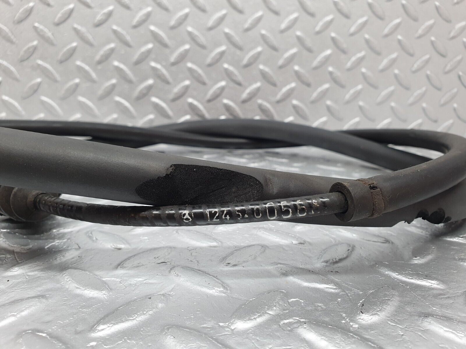 41572 Mercedes-Benz W124 200E Speedometer Cable Automatic Gearbox 1245400568