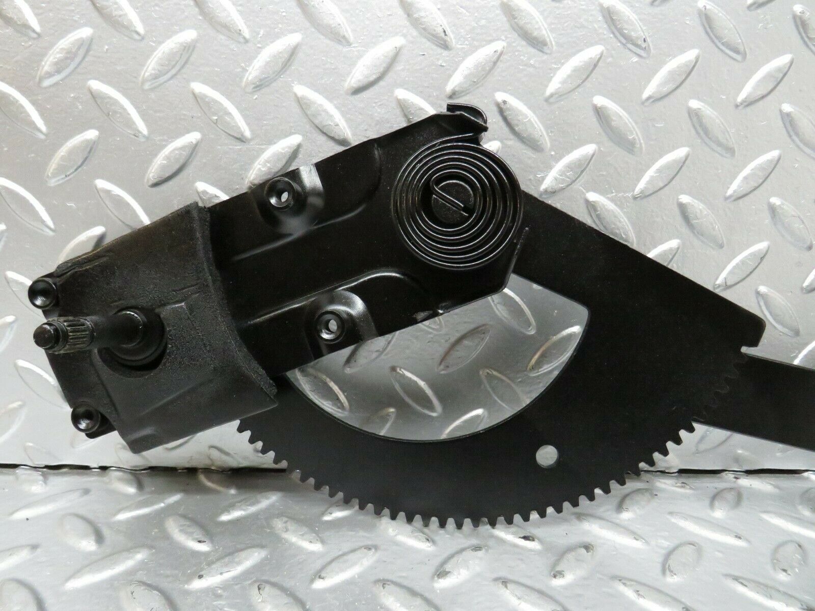 23822 Mercedes-Benz C107 450SLC Rear Left Manual Window Regulator 1076730103